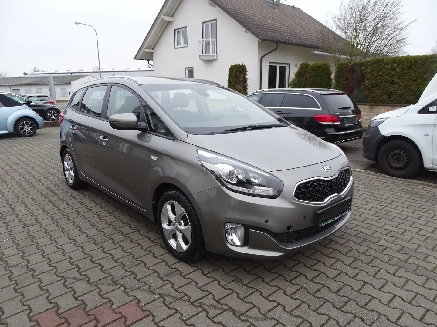 Kia Carens 1,6l Edition 7 Klima, Sitzheizung, AHK, PDC Argent - 1