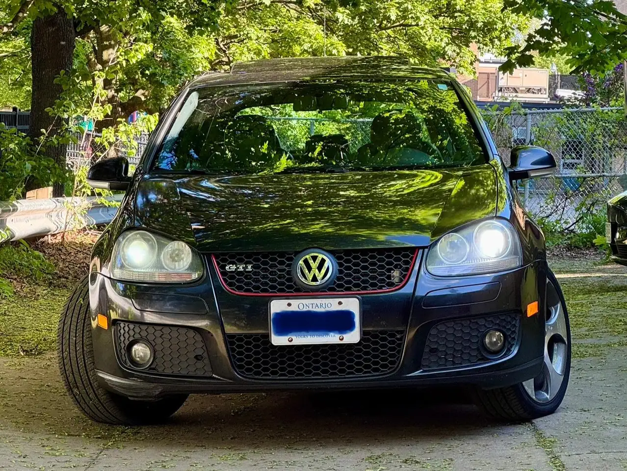 Volkswagen Golf GTI снимка Volkswagen Golf GTI