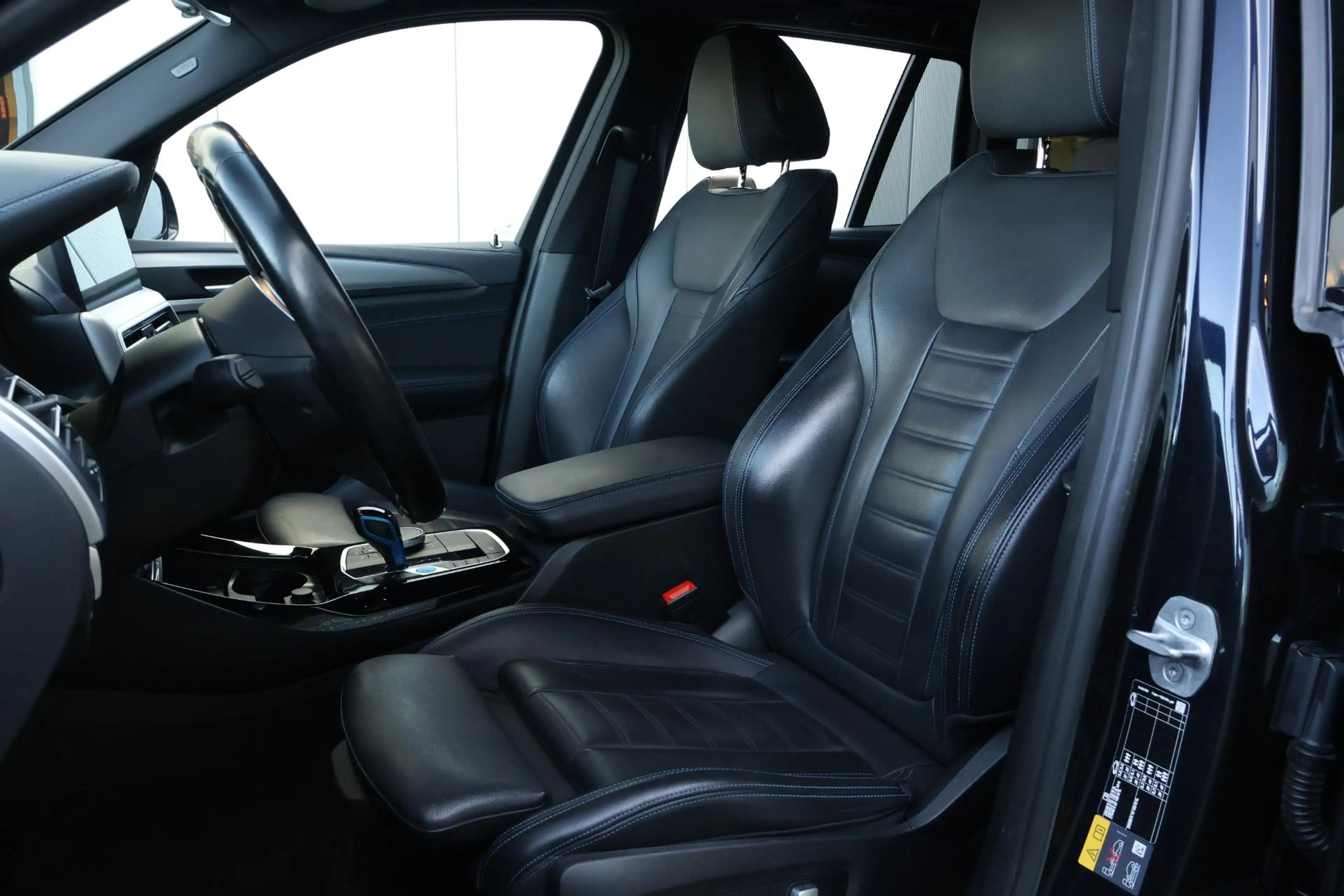 BMW iX3 High Executive 80 kWh / Head-up / Harman & Kardon — photo 11