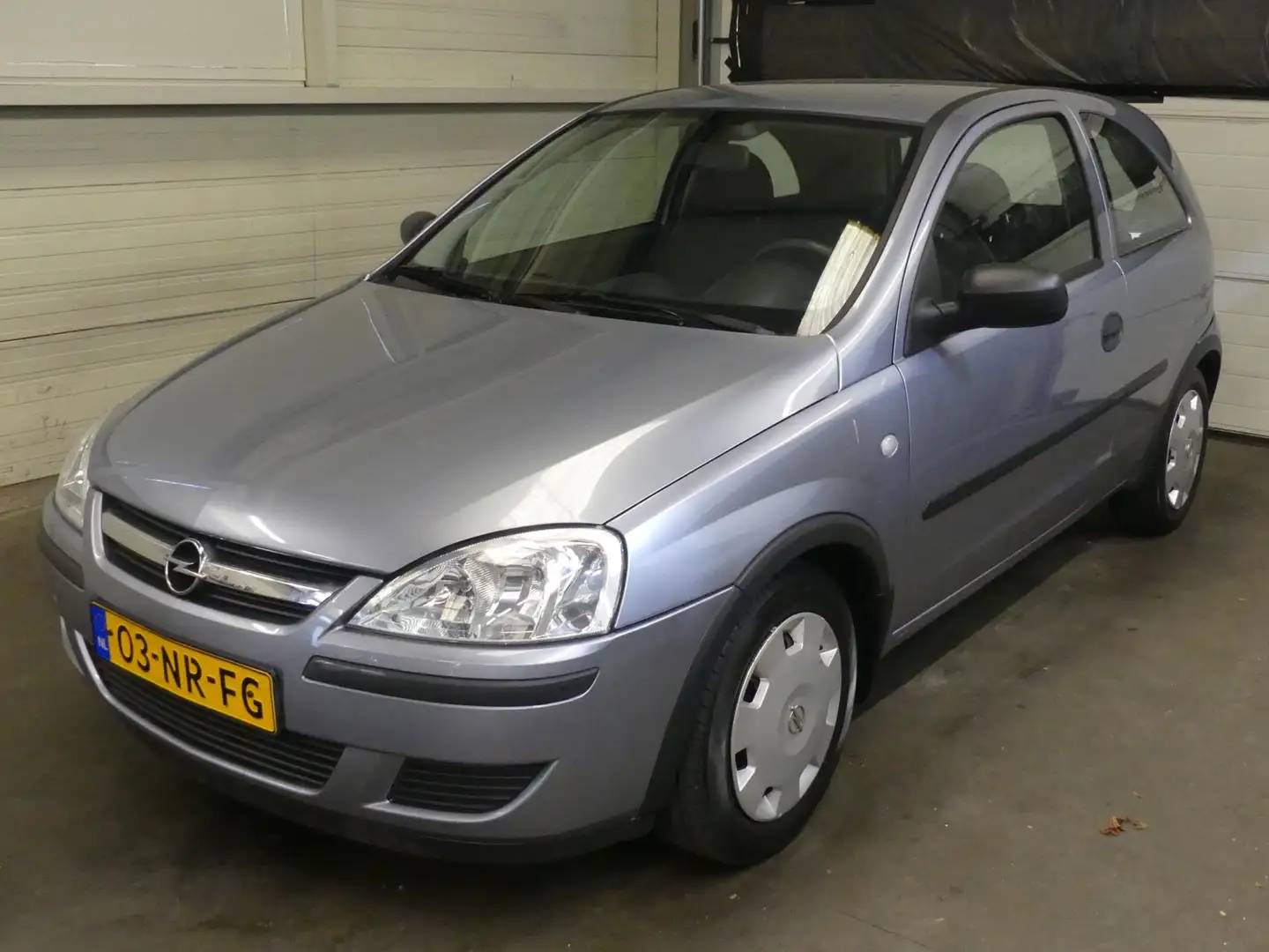Opel Corsa 1.2-16V Ess - Airco - Weinig KM NAP! Grau - 1
