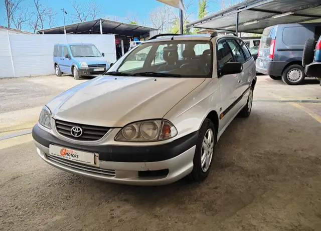 Toyota Avensis Wagon 2.0 D4-D Terra