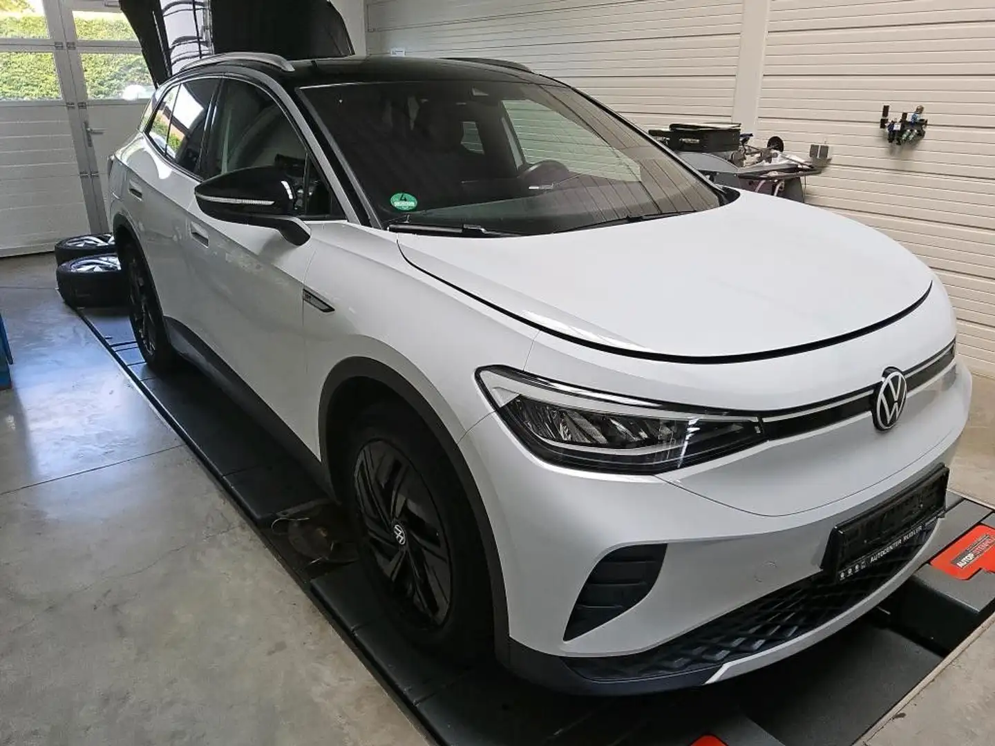 Volkswagen ID.4 Pro Performance 150 kW 1st*NAVI*AHK*R-CAM* Wit - 2
