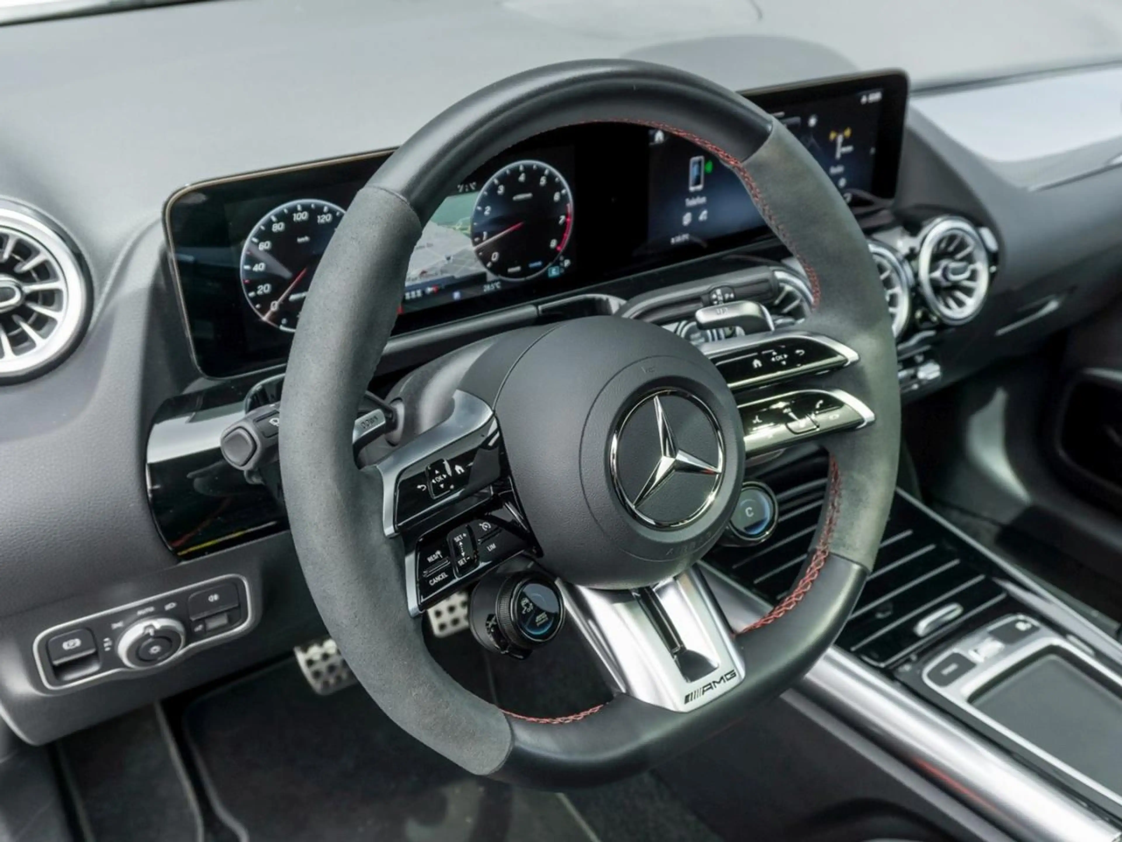 Mercedes-Benz A 35 AMG GL 4M Performance Night Panorama 360° — photo 8