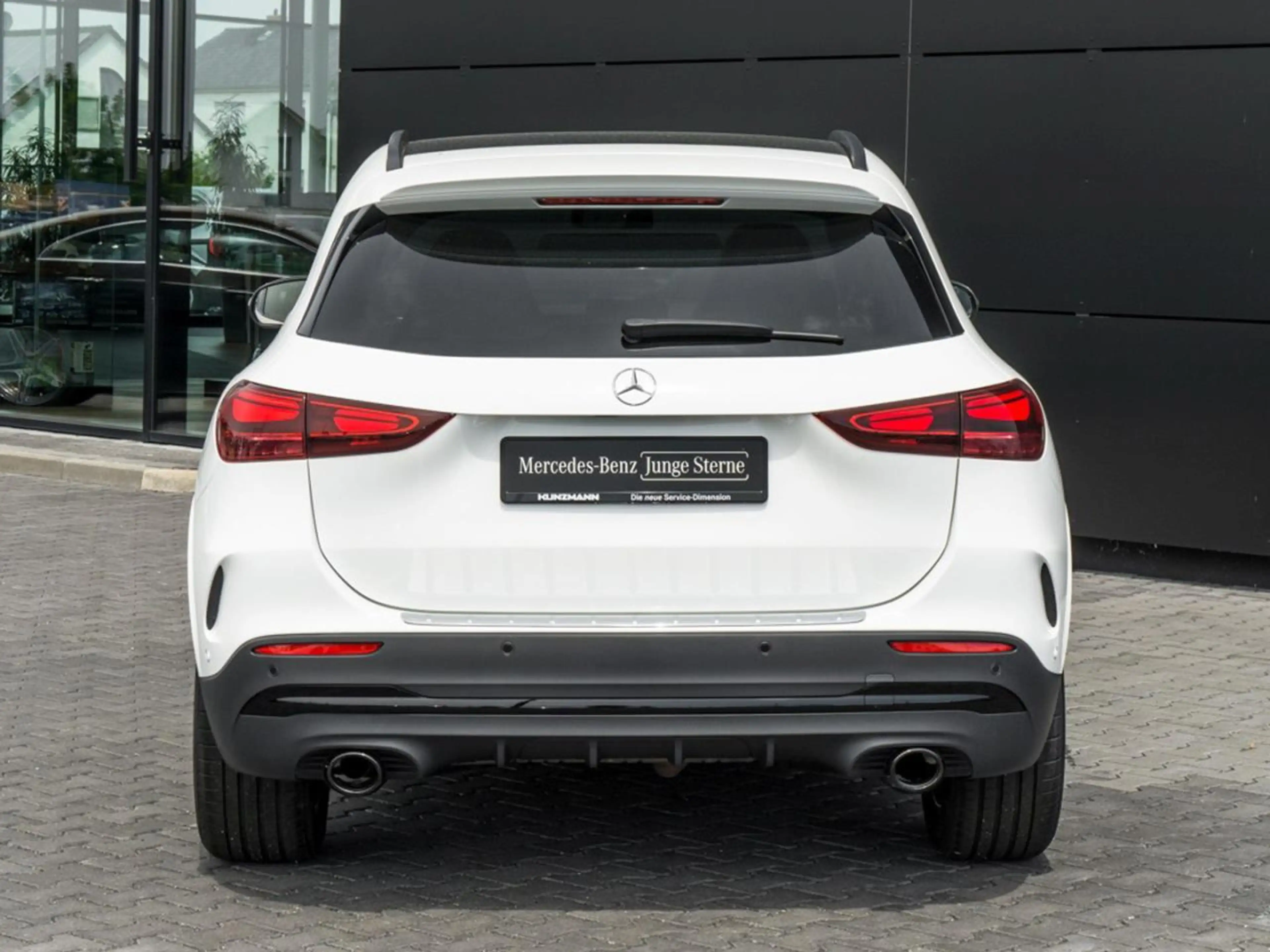 Mercedes-Benz A 35 AMG GL 4M Performance Night Panorama 360° — photo 4