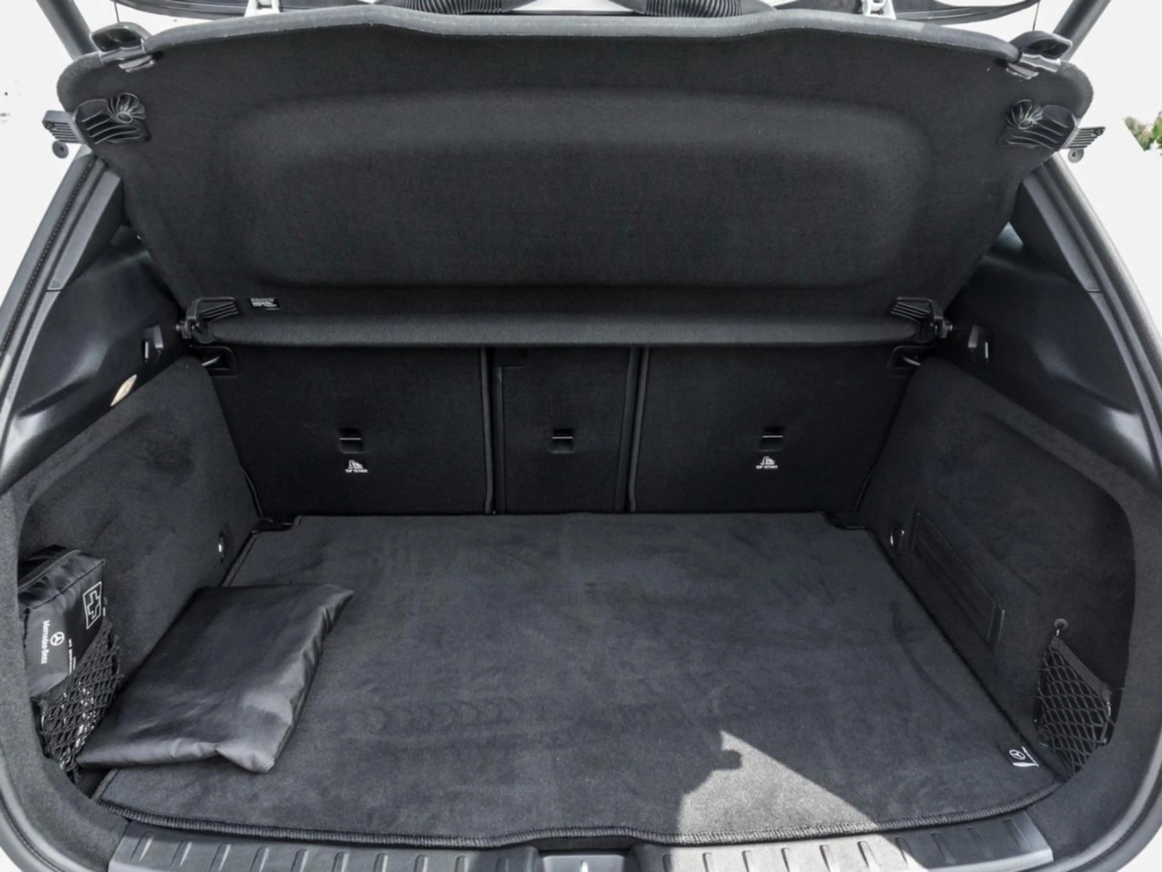 Mercedes-Benz A 35 AMG GL 4M Performance Night Panorama 360° — photo 6