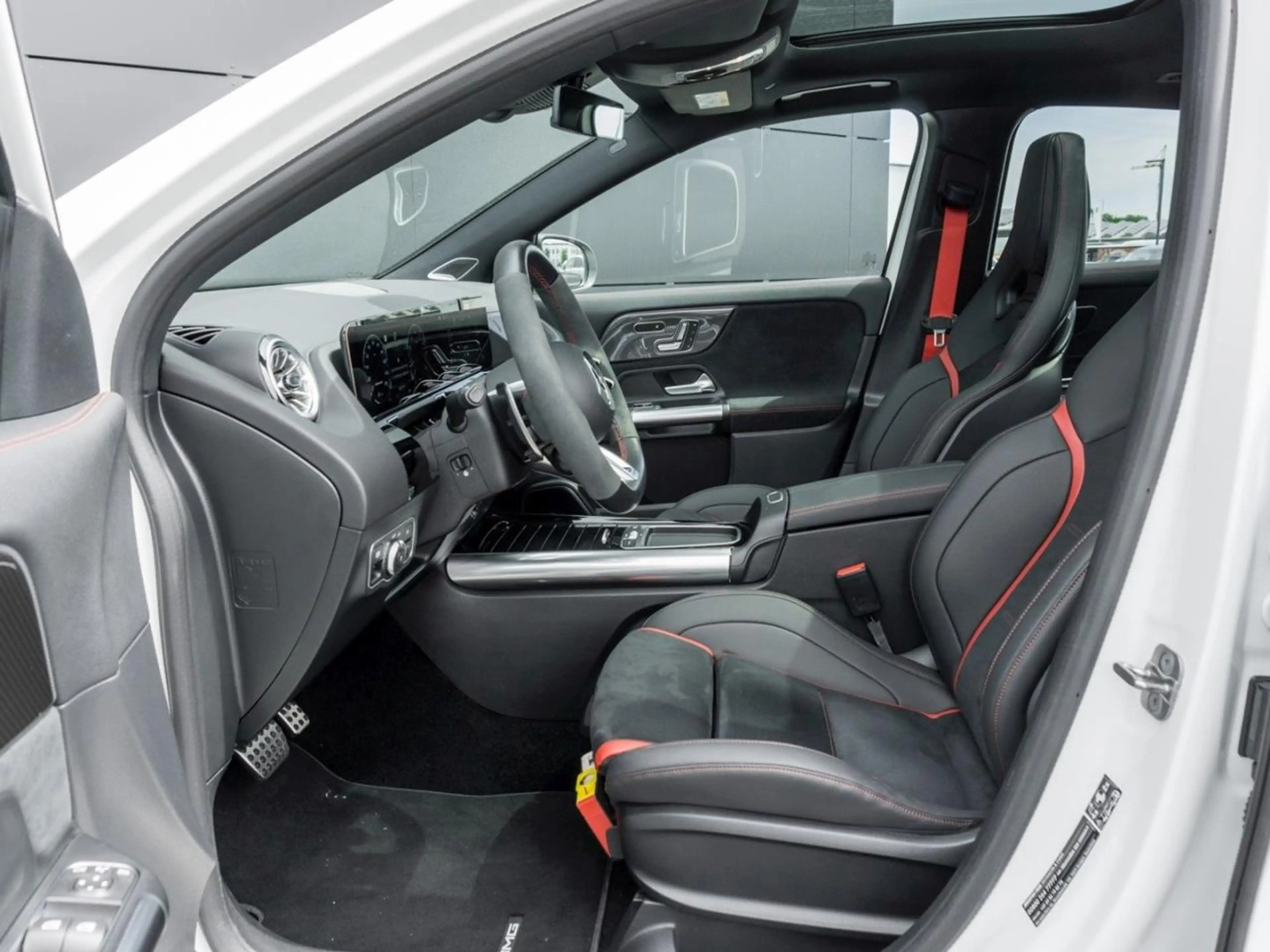 Mercedes-Benz A 35 AMG GL 4M Performance Night Panorama 360° — photo 7