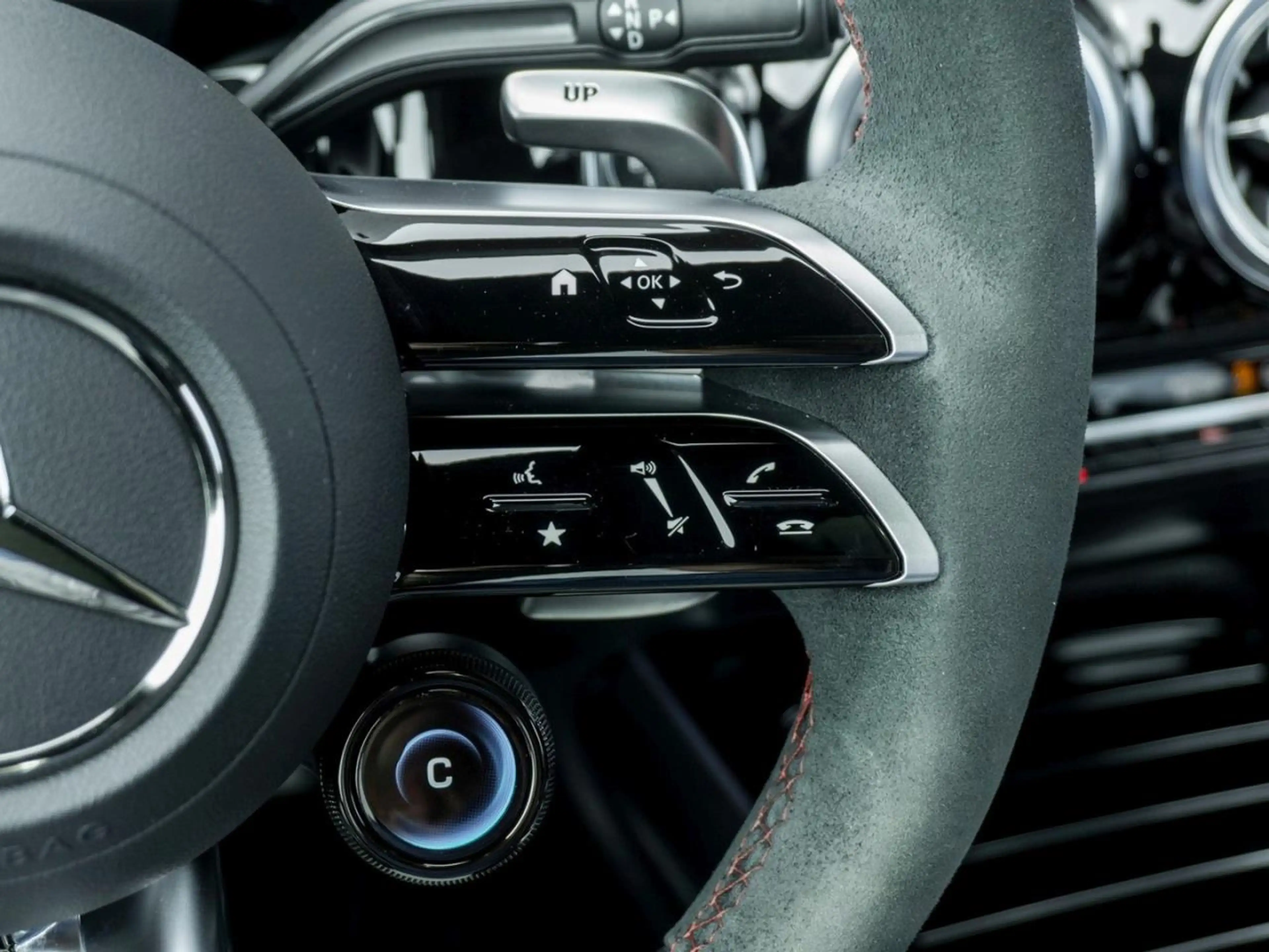 Mercedes-Benz A 35 AMG GL 4M Performance Night Panorama 360° — photo 10
