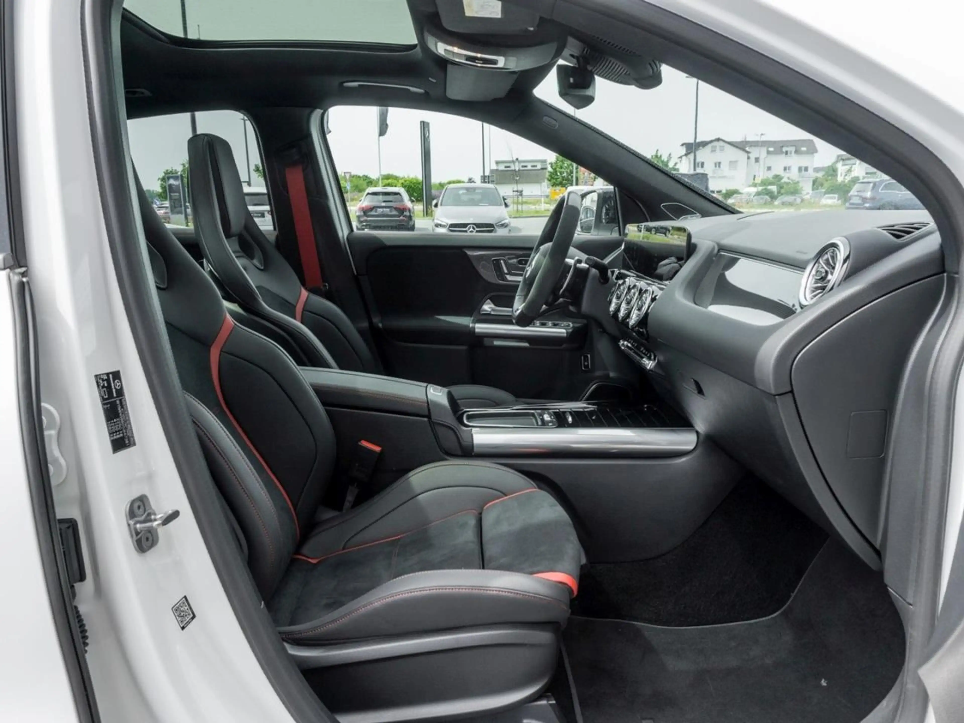 Mercedes-Benz A 35 AMG GL 4M Performance Night Panorama 360° — photo 9