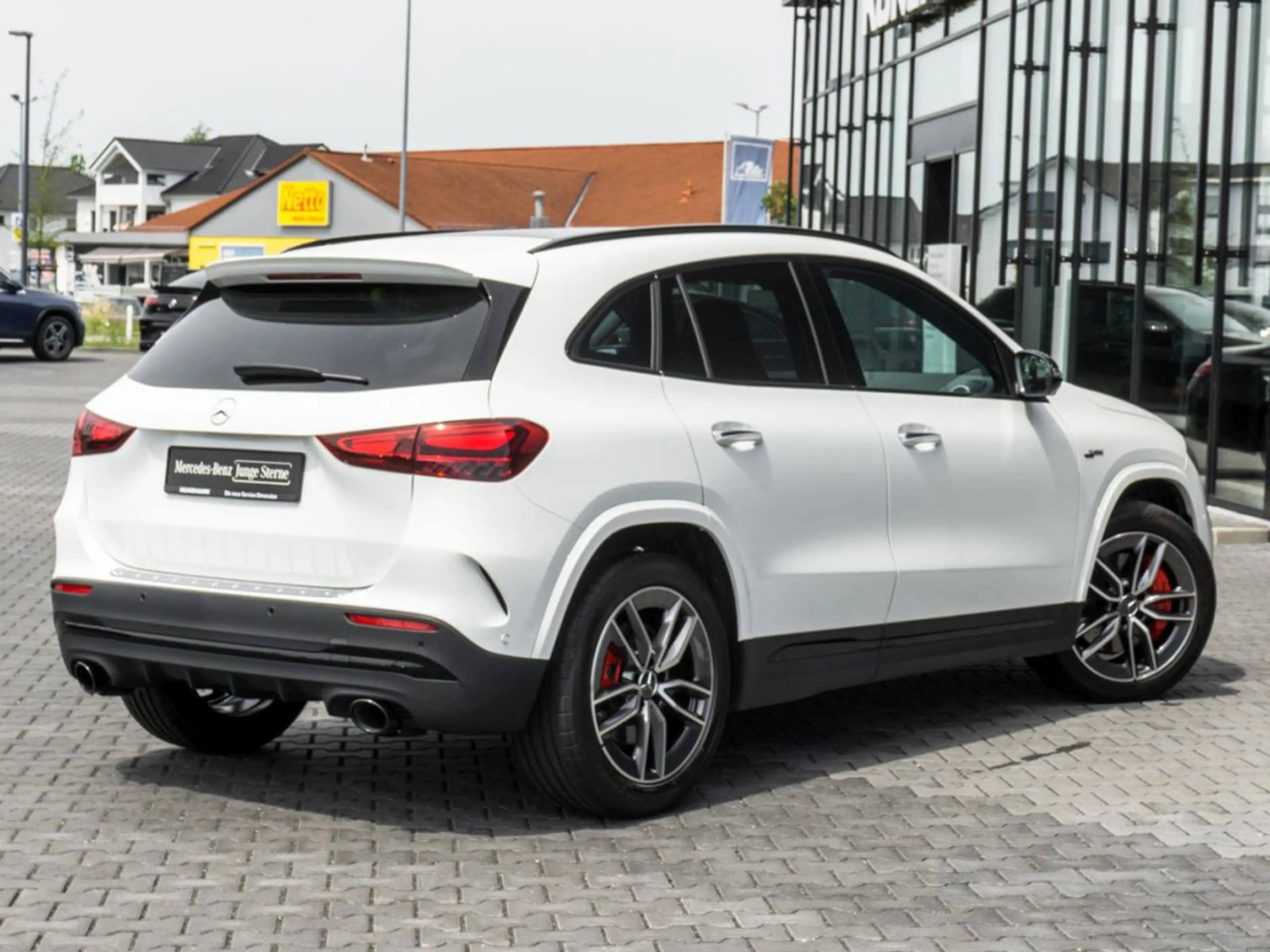 Mercedes-Benz A 35 AMG GL 4M Performance Night Panorama 360° — photo 3