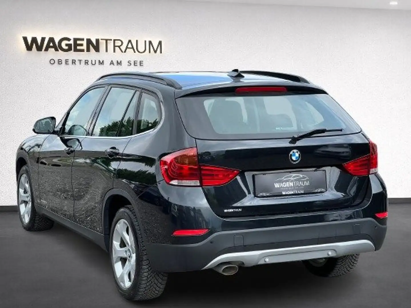BMW X1 xDrive 20d Schwarz - 2