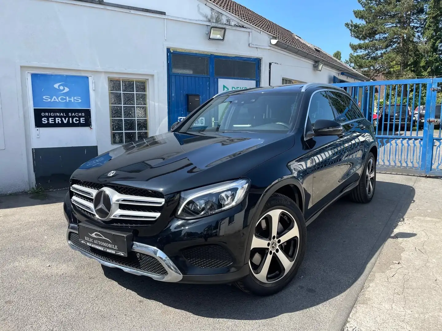 Mercedes-Benz GLC 250 d 4Matic AMG*Panorama*LED*Kamera*AHK Noir - 1