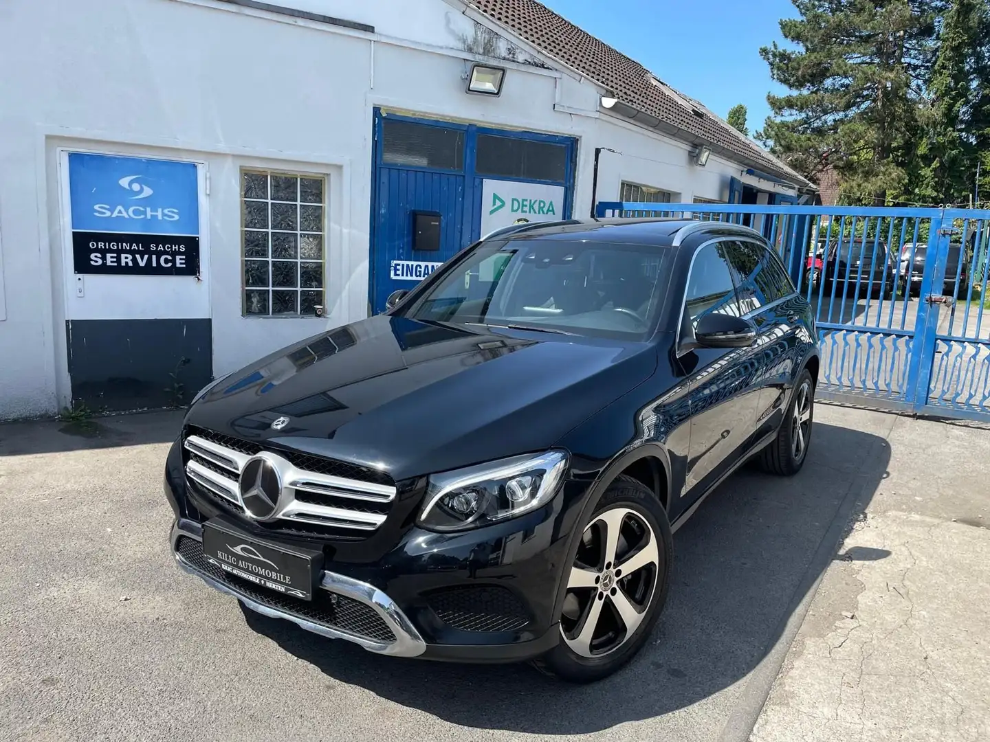 Mercedes-Benz GLC 250 d 4Matic AMG*Panorama*LED*Kamera*AHK Noir - 2