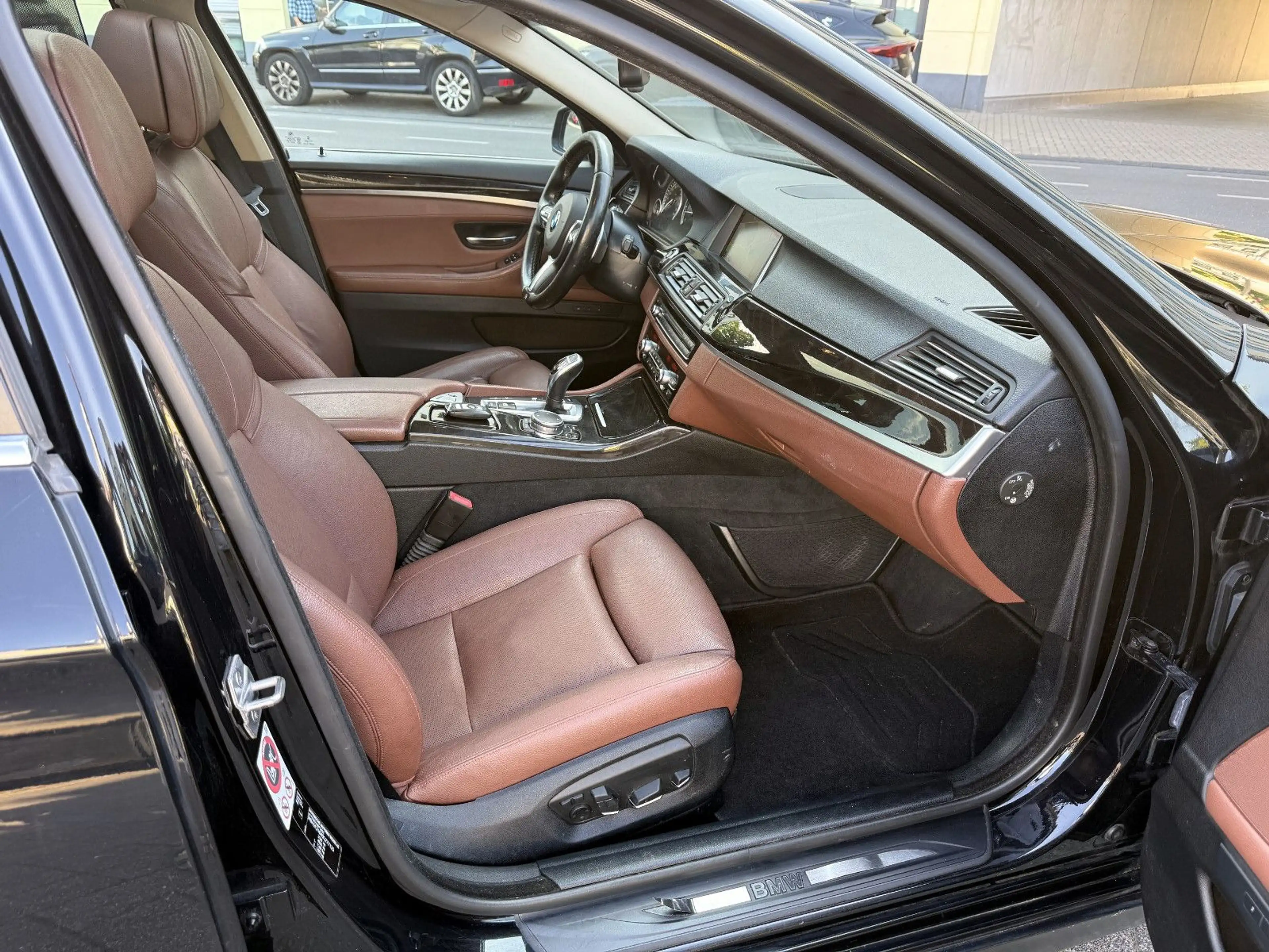 BMW 530 d xDrive Touring Leder Panorama Kamera HeadUp — photo 12