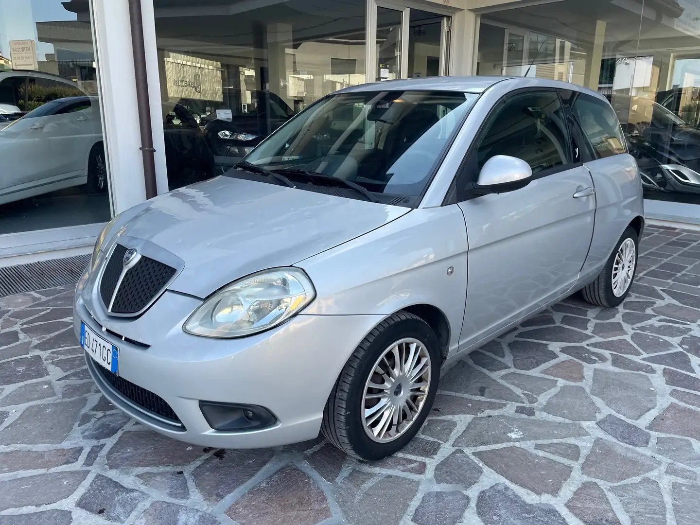 Lancia Ypsilon 1.2 8v Ego OK NEOAPTENTATI GRANDINATA Zilver - 1