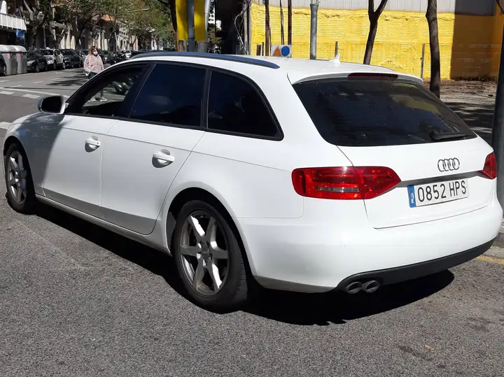 Audi A4 AVANT 2.0 TDI DPF 2009, foto 2