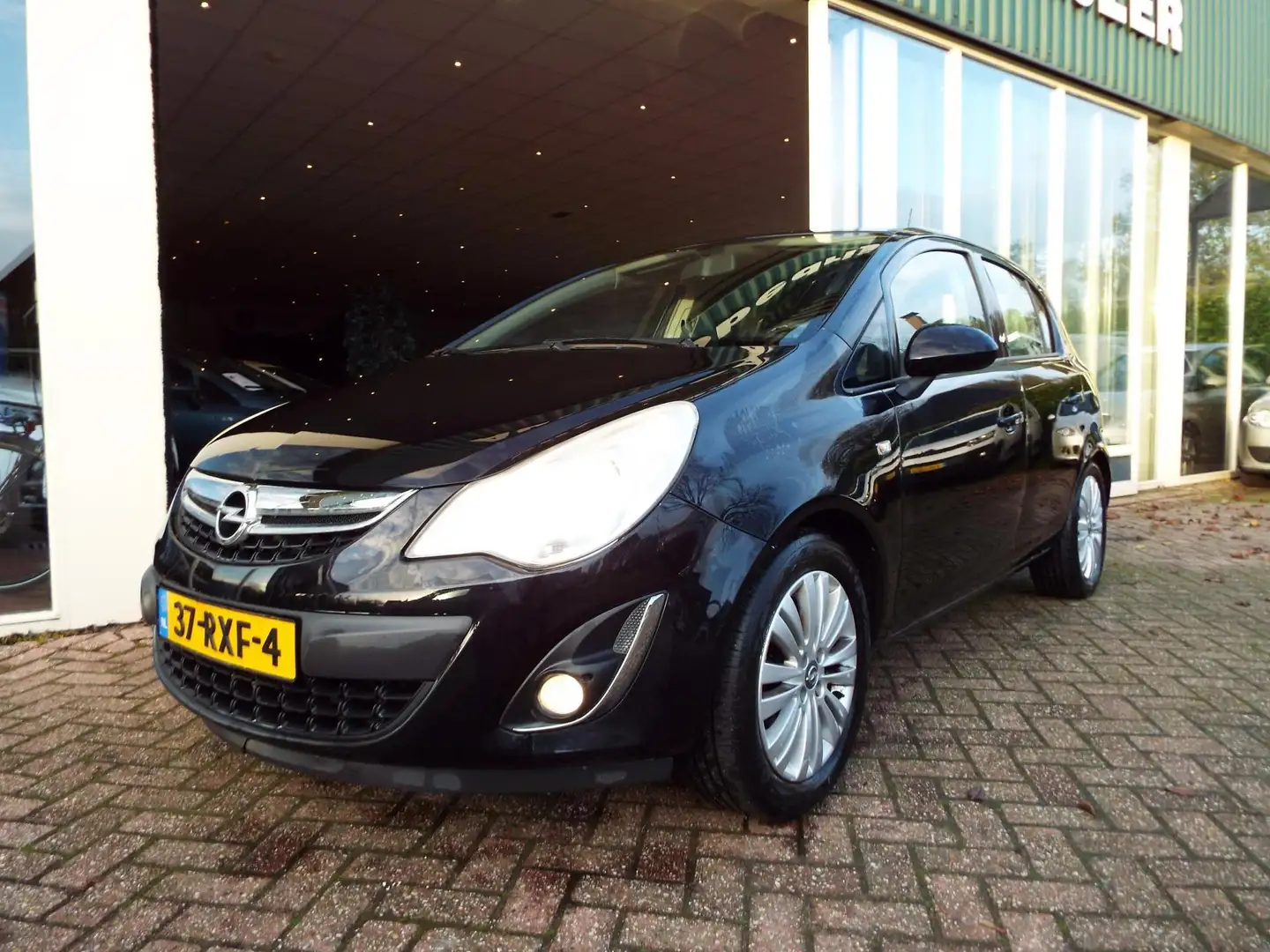 Opel Corsa 1.4-16V Edition NAVI-TREKHAAK-AIRCO-APK Zwart - 2