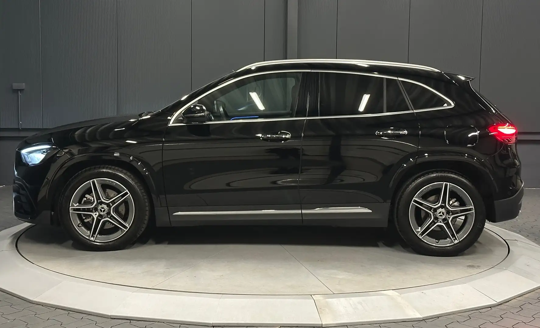 Mercedes-Benz GLA 200 AMG-Line*19Zoll*Winter-Paket*KAMERA*LED*NAVI* Negru - 2