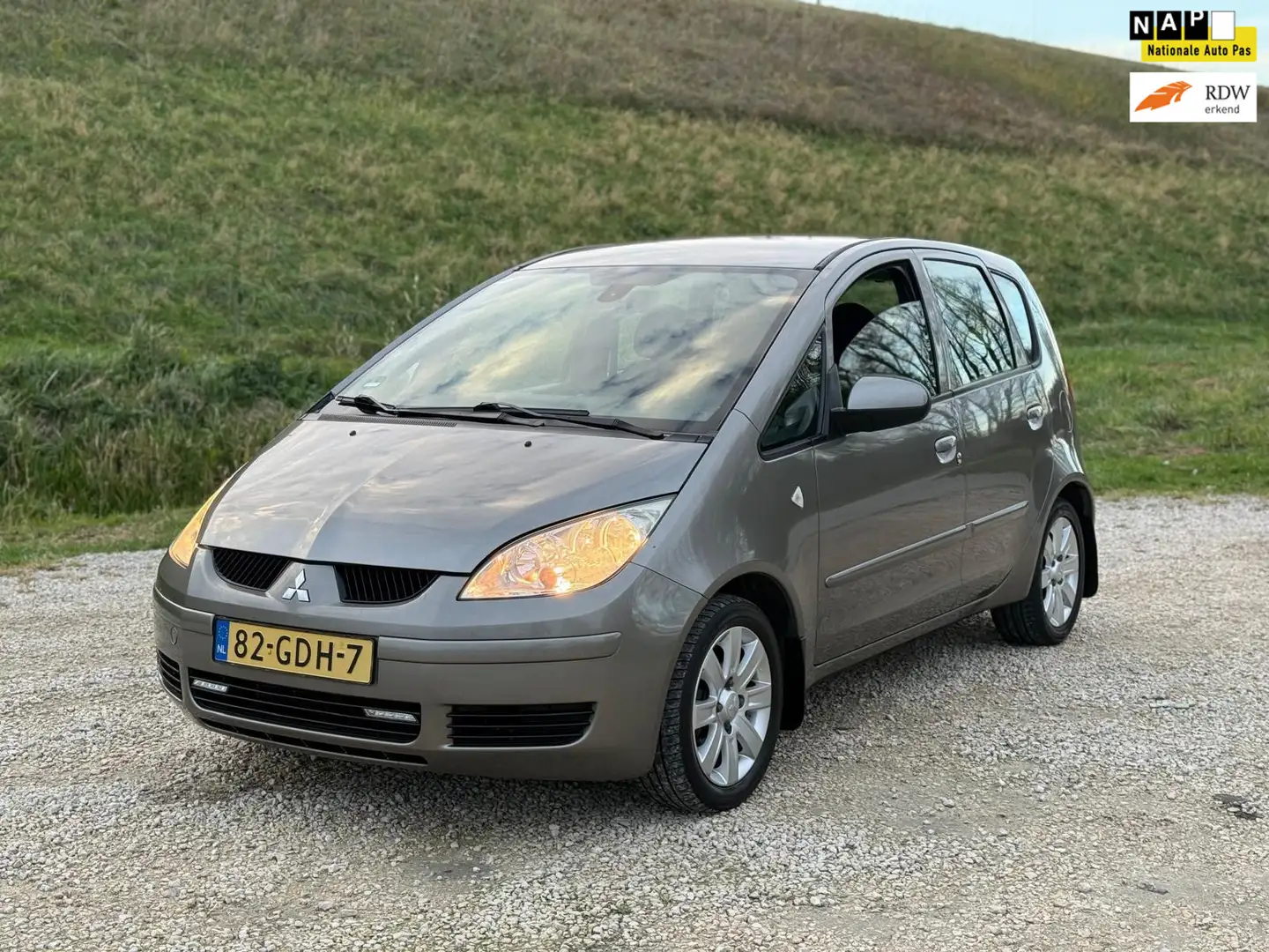 Mitsubishi Colt 1.3 Invite+|Airco|NAP Gris - 1