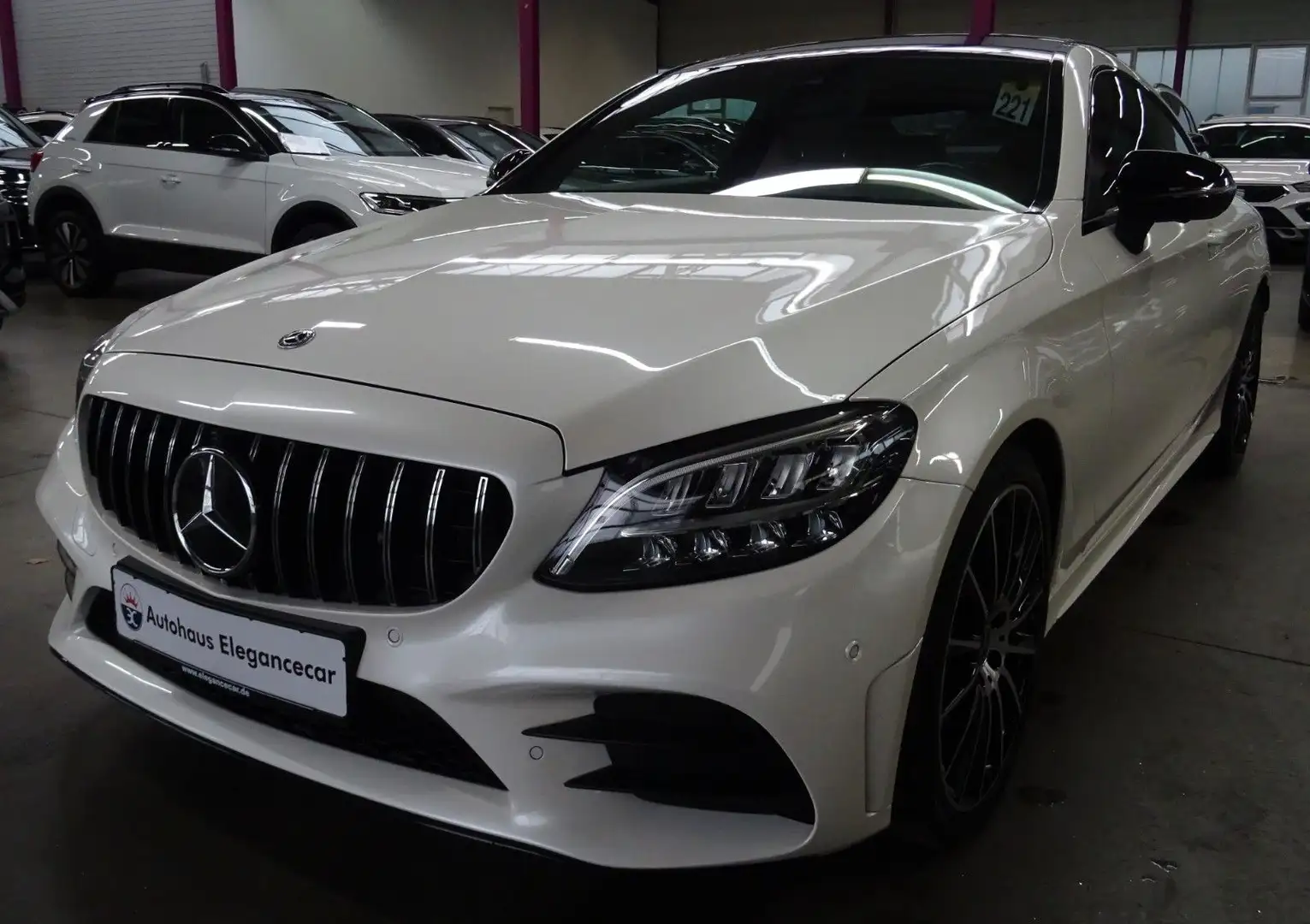 Mercedes-Benz C 300 d COUPE AMG NIGHT PAKET*PANO*DIST*360°CAM* Weiß - 1