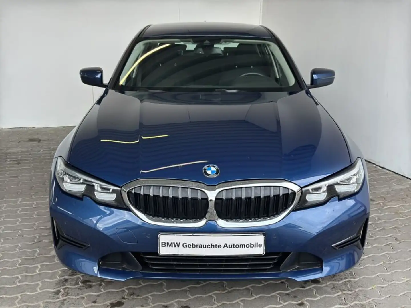 BMW 318 iA Lim. Advantage Navi.LED.AHK.RüKam.DAB.Temp Blau - 1