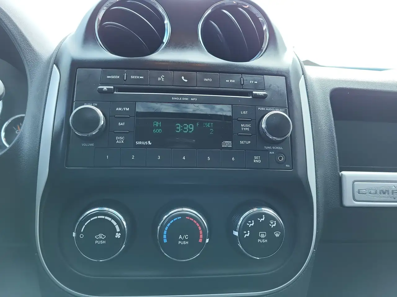 Jeep Compass photo Jeep Compass