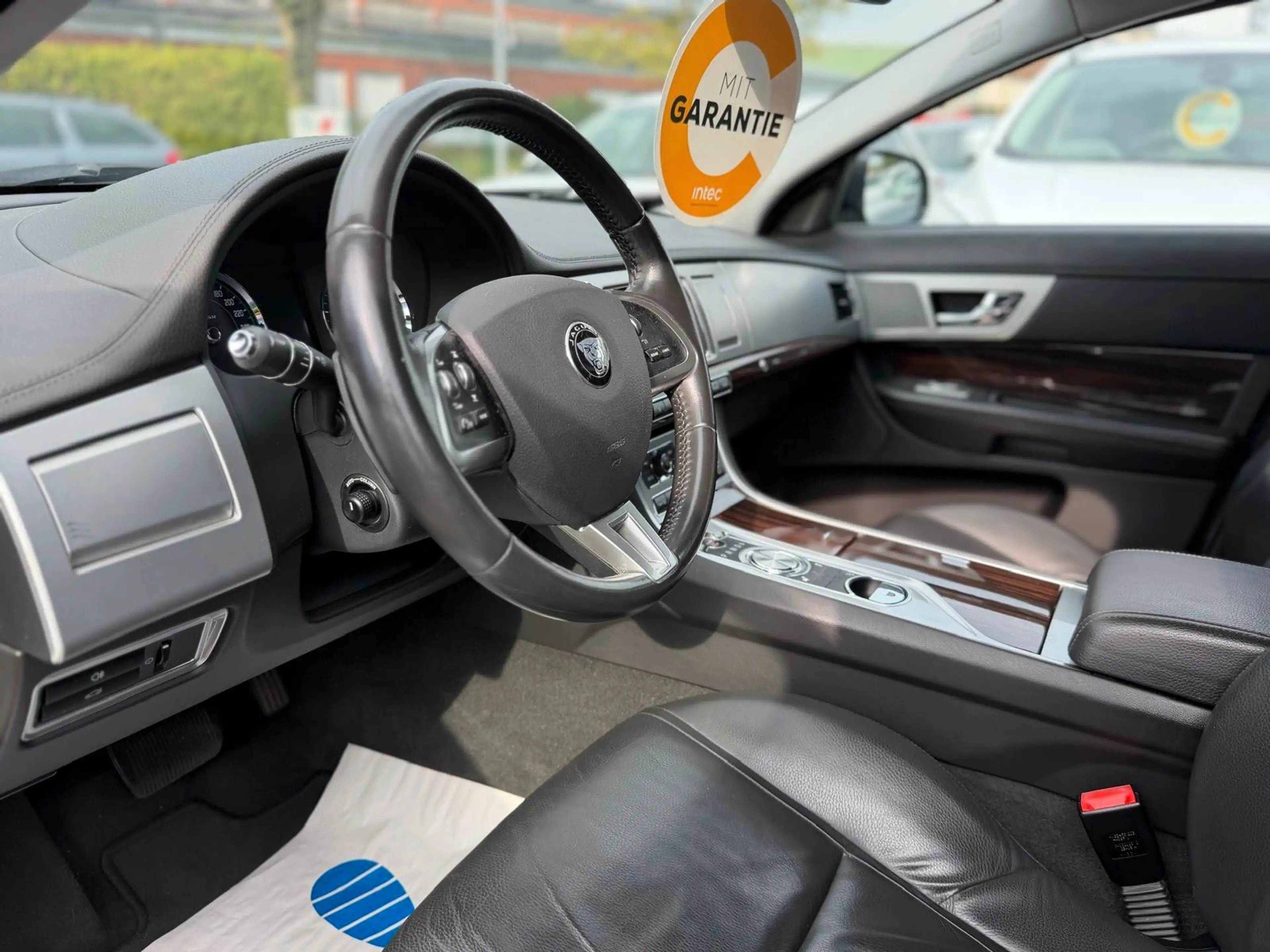 Jaguar XF 2.2D, TÜV NEU,Automatik,Navi,PDC,Xenon,AHK — photo 9