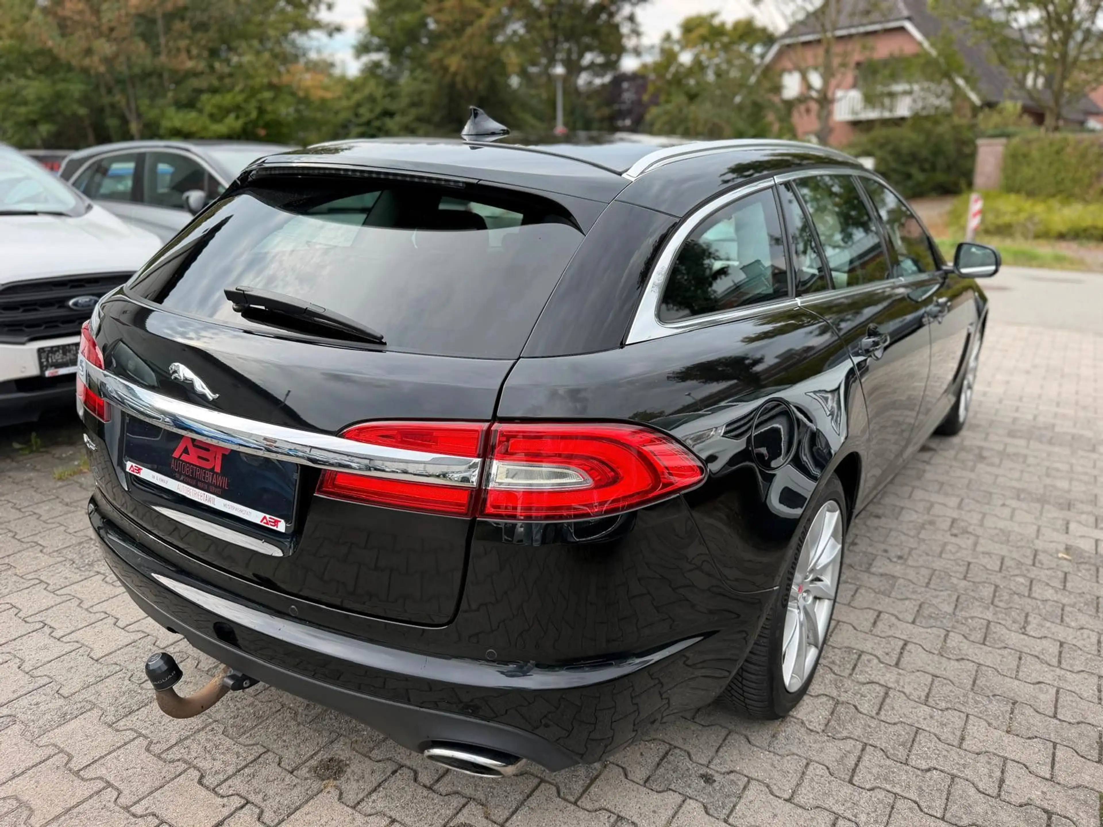 Jaguar XF 2.2D, TÜV NEU,Automatik,Navi,PDC,Xenon,AHK — photo 3