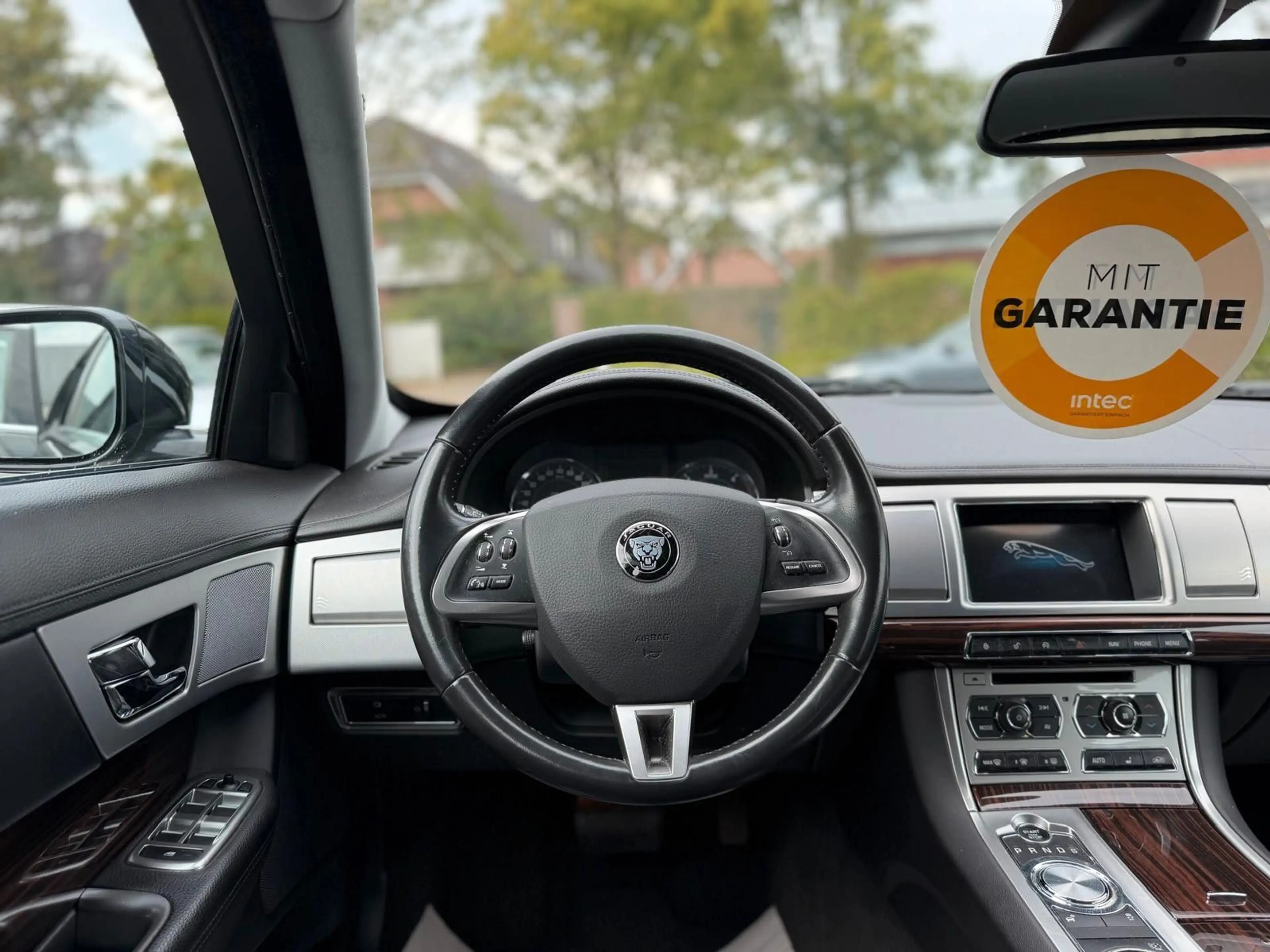 Jaguar XF 2.2D, TÜV NEU,Automatik,Navi,PDC,Xenon,AHK — photo 11