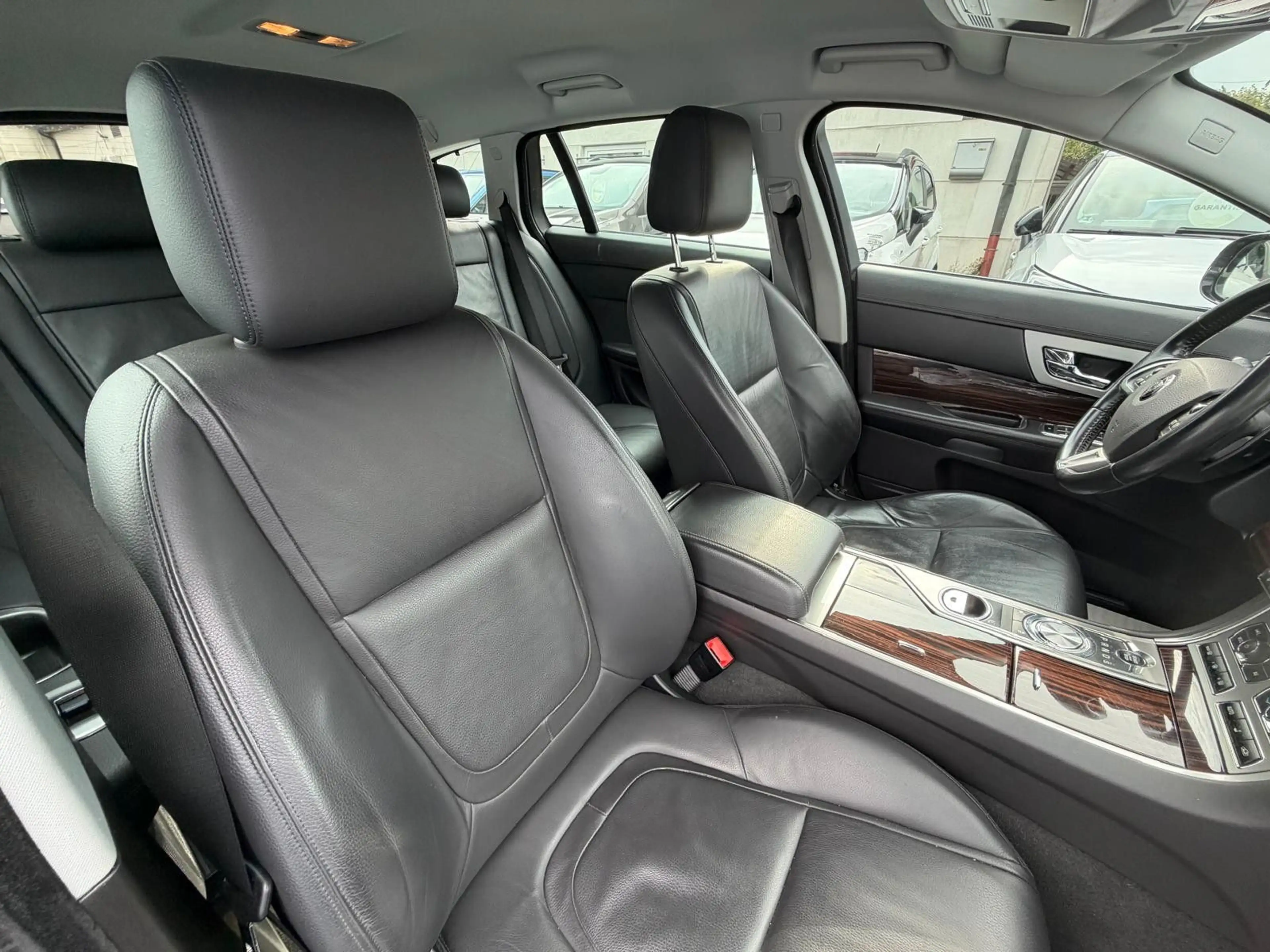 Jaguar XF 2.2D, TÜV NEU,Automatik,Navi,PDC,Xenon,AHK — photo 14