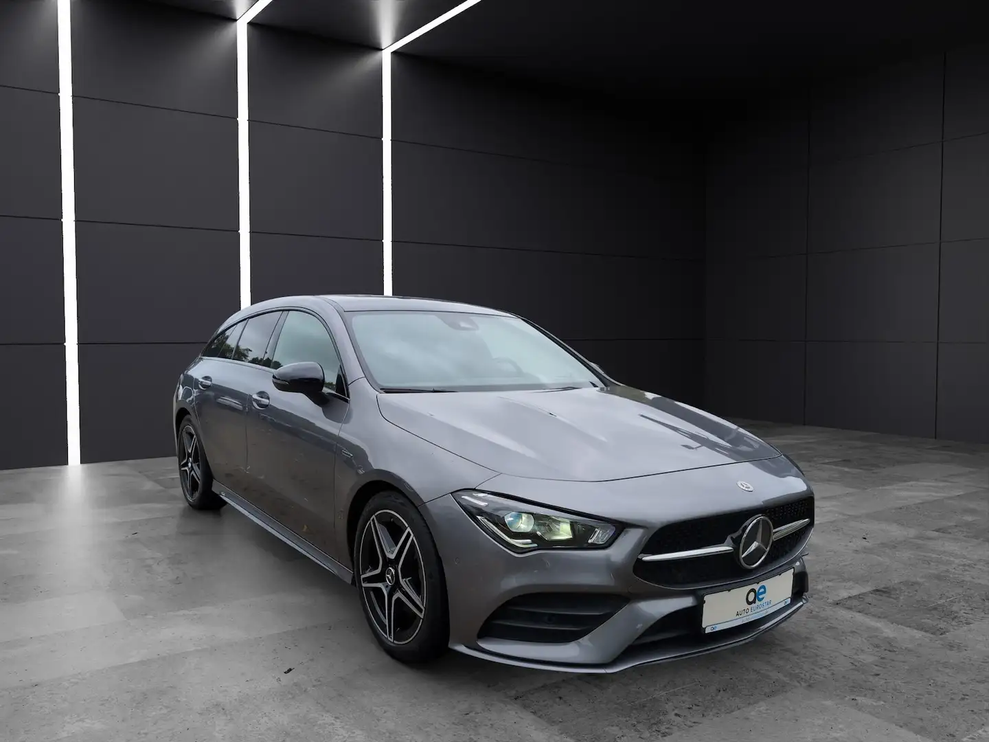 Mercedes-Benz CLA 220 AMG line Night *Pano*LED* Grau - 2