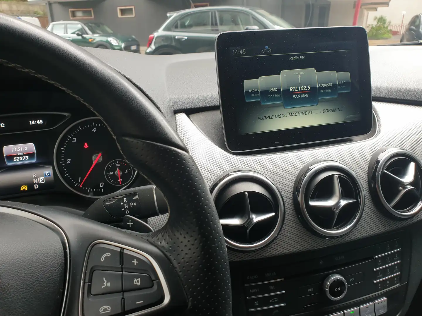 Mercedes-Benz 200 - 2