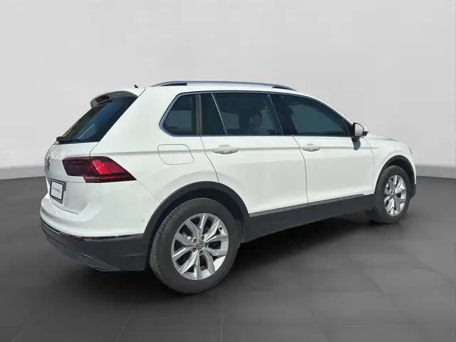 Volkswagen Tiguan view 3