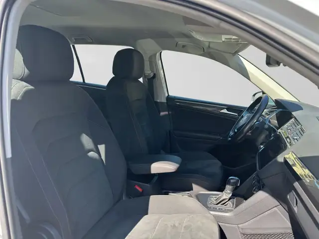 Volkswagen Tiguan view 4