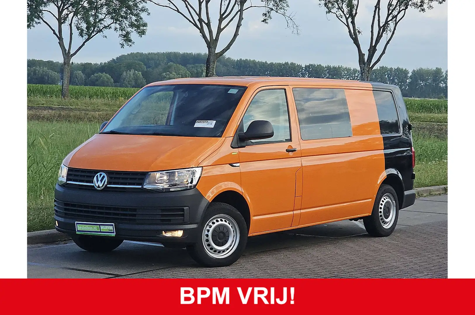 Volkswagen T6 Transporter 2.0 TDI L2H1 DC airco, navi, pdc, trekhaak, 150Pk, Orange - 1