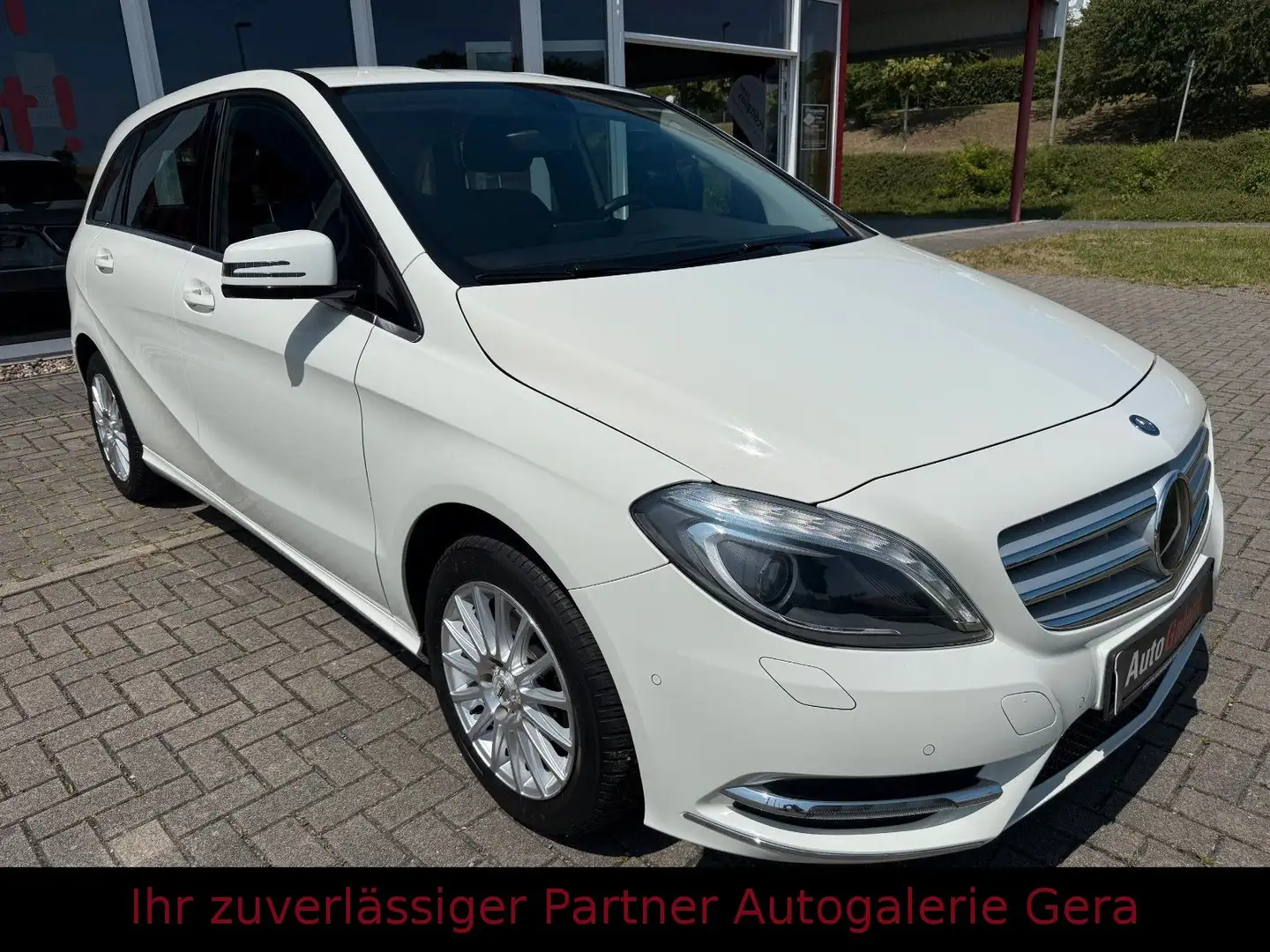 Mercedes-Benz B 180 Klima BiXenon Navi SHZ PDC MAL ML ALU TFL Weiß - 1