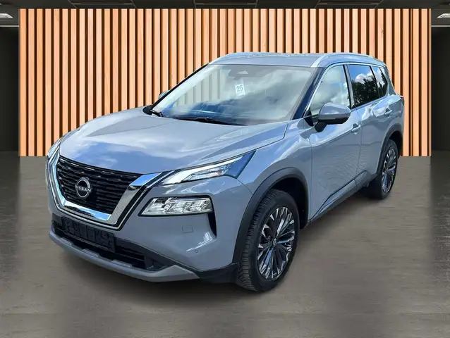 Nissan X-Trail view 2