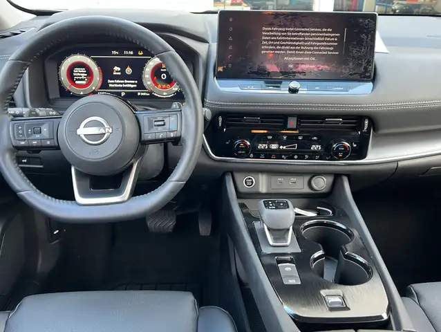 Nissan X-Trail view 3
