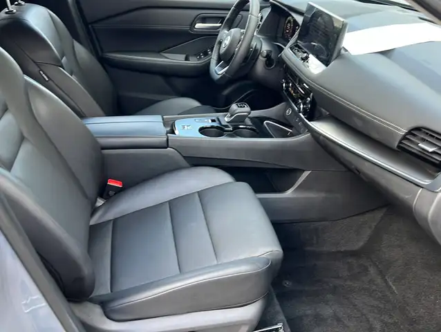 Nissan X-Trail view 12