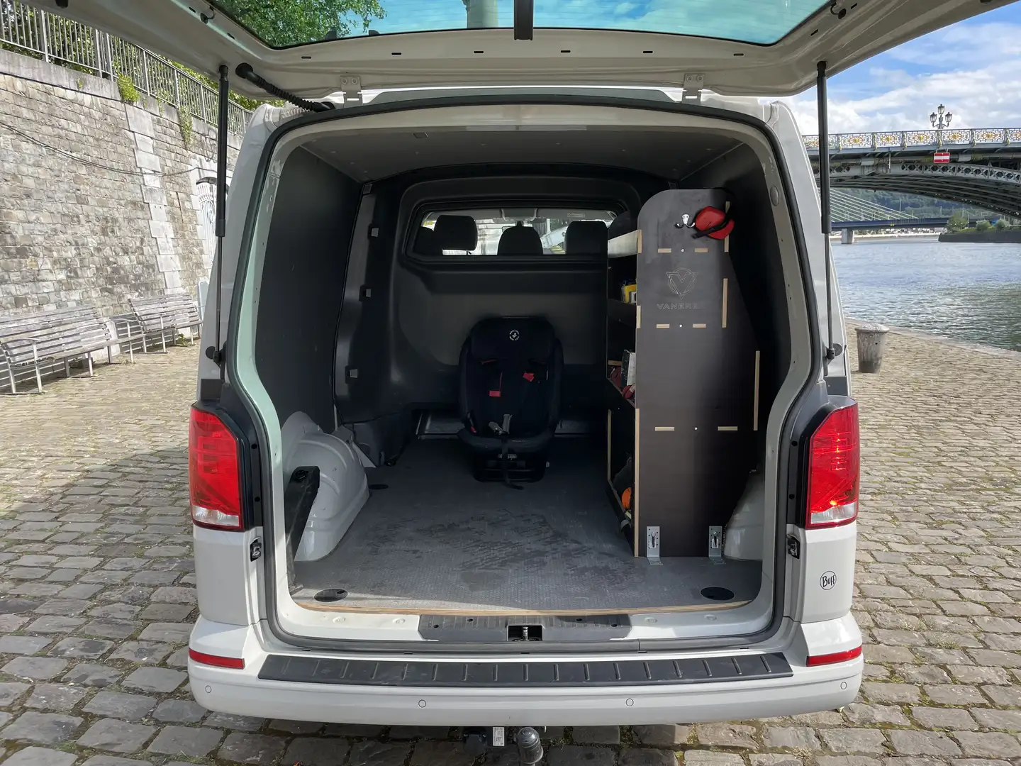 Volkswagen T6.1 Transporter Beige - 2