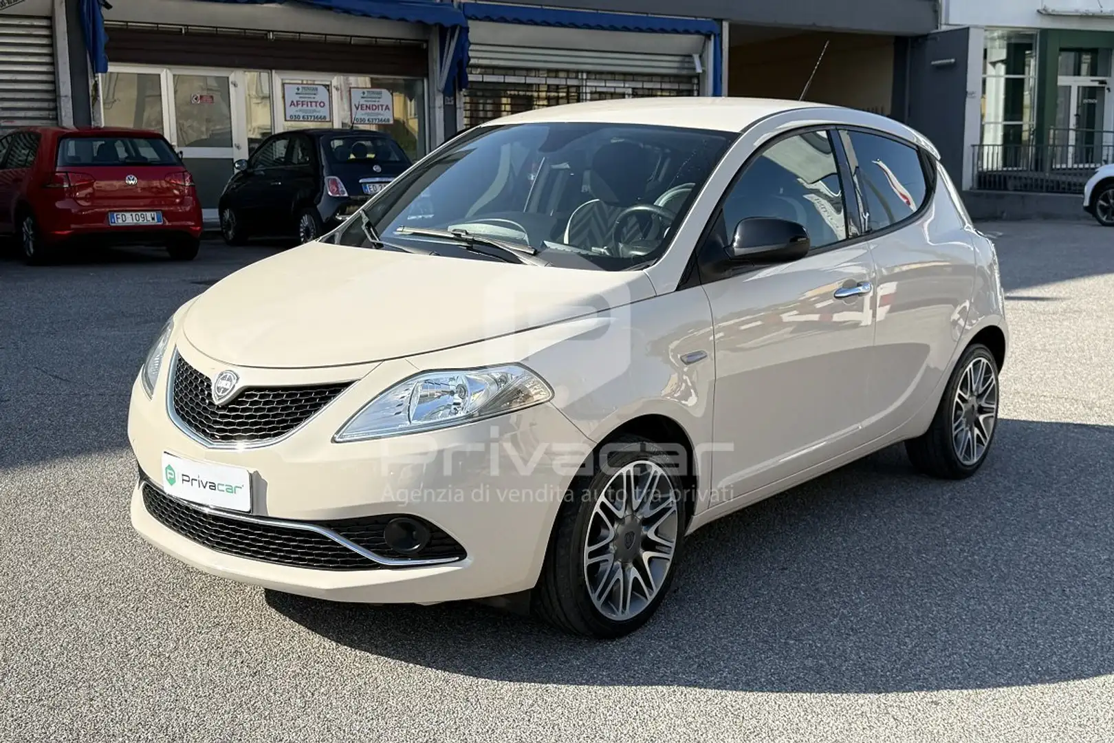 Lancia Ypsilon Ypsilon 1.2 69 CV 5 porte Gold Bianco - 1