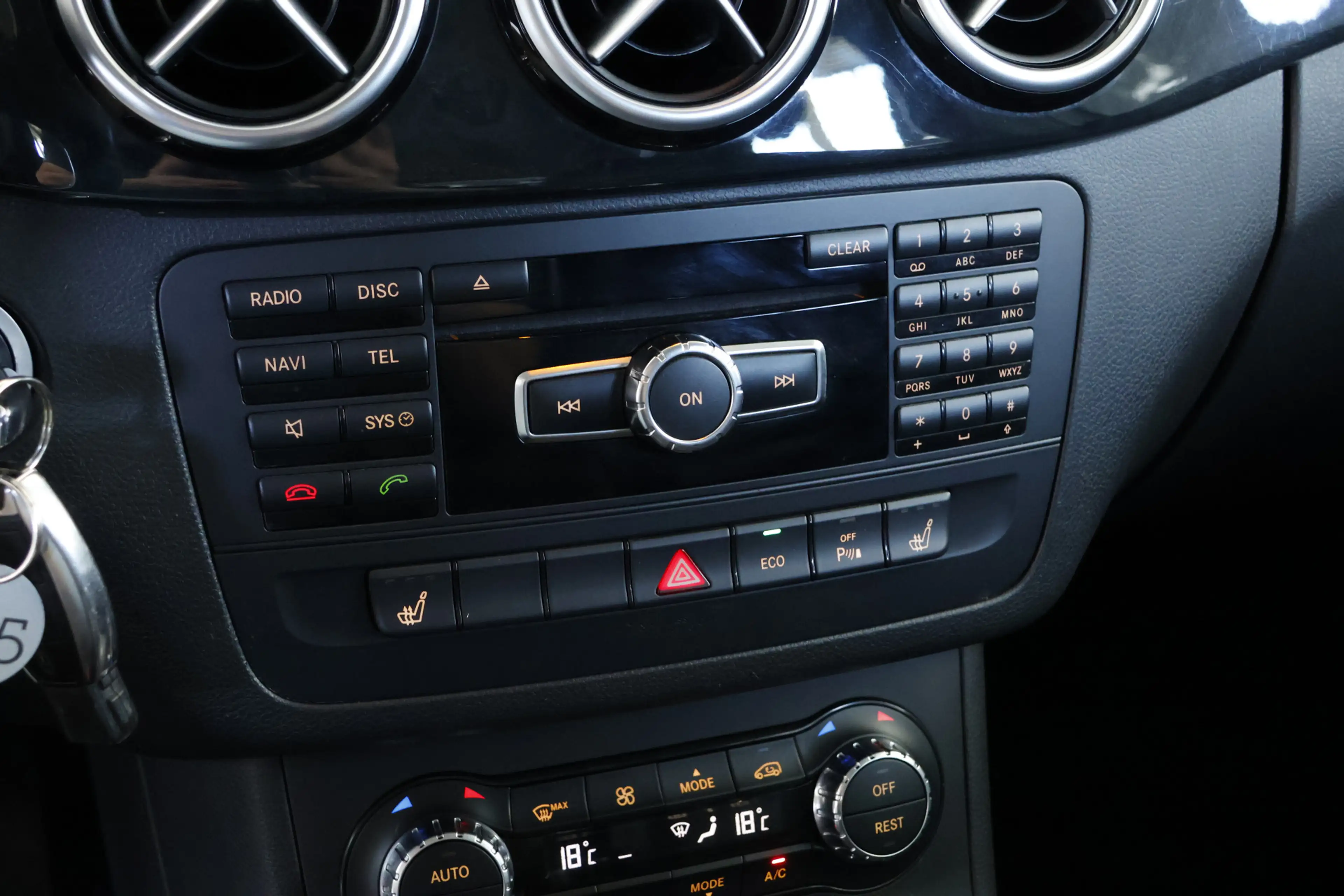 Mercedes-Benz B 180 Prestige / Leder / CarPlay / Trekhaak / Cruisecont — photo 16