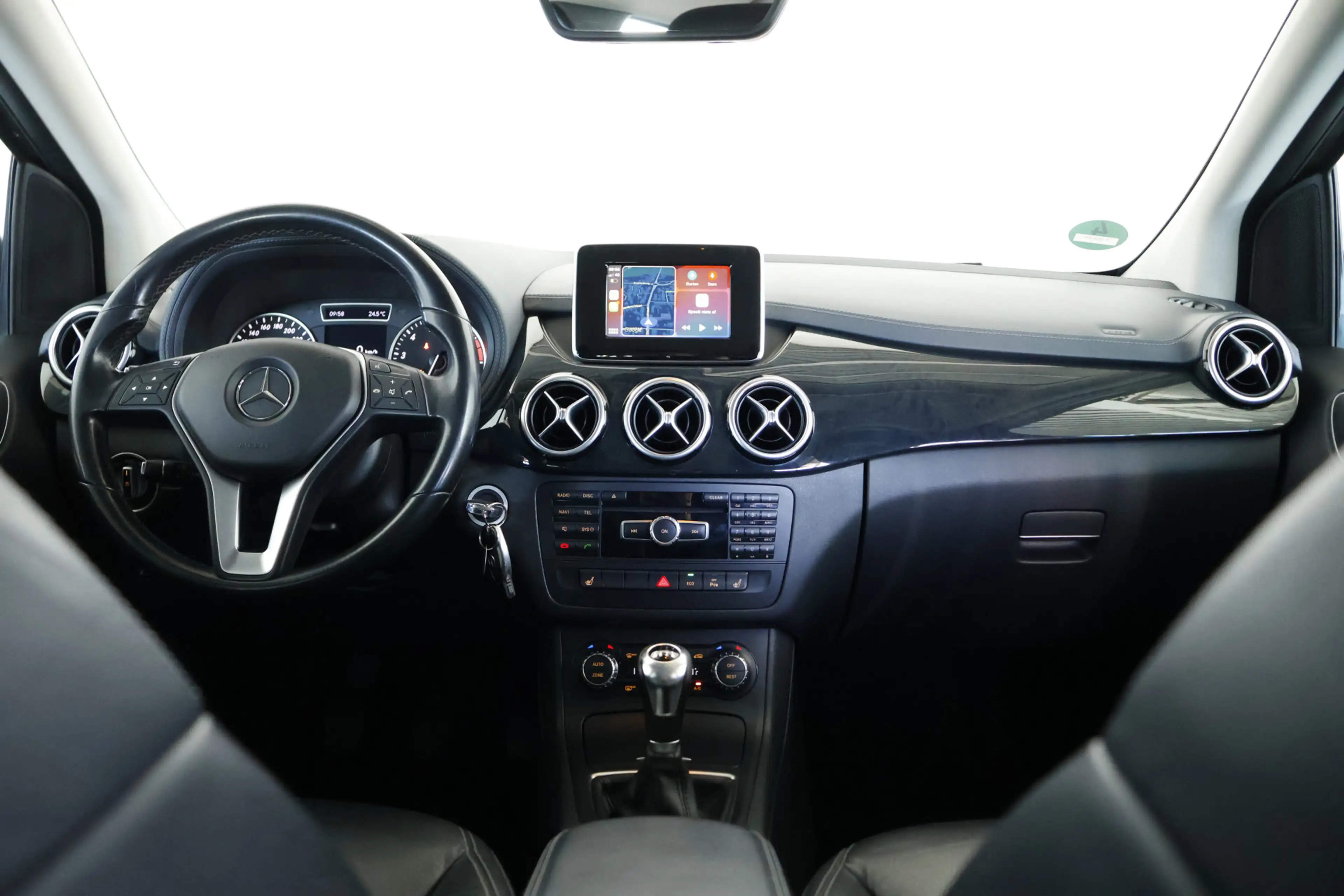 Mercedes-Benz B 180 Prestige / Leder / CarPlay / Trekhaak / Cruisecont — photo 25
