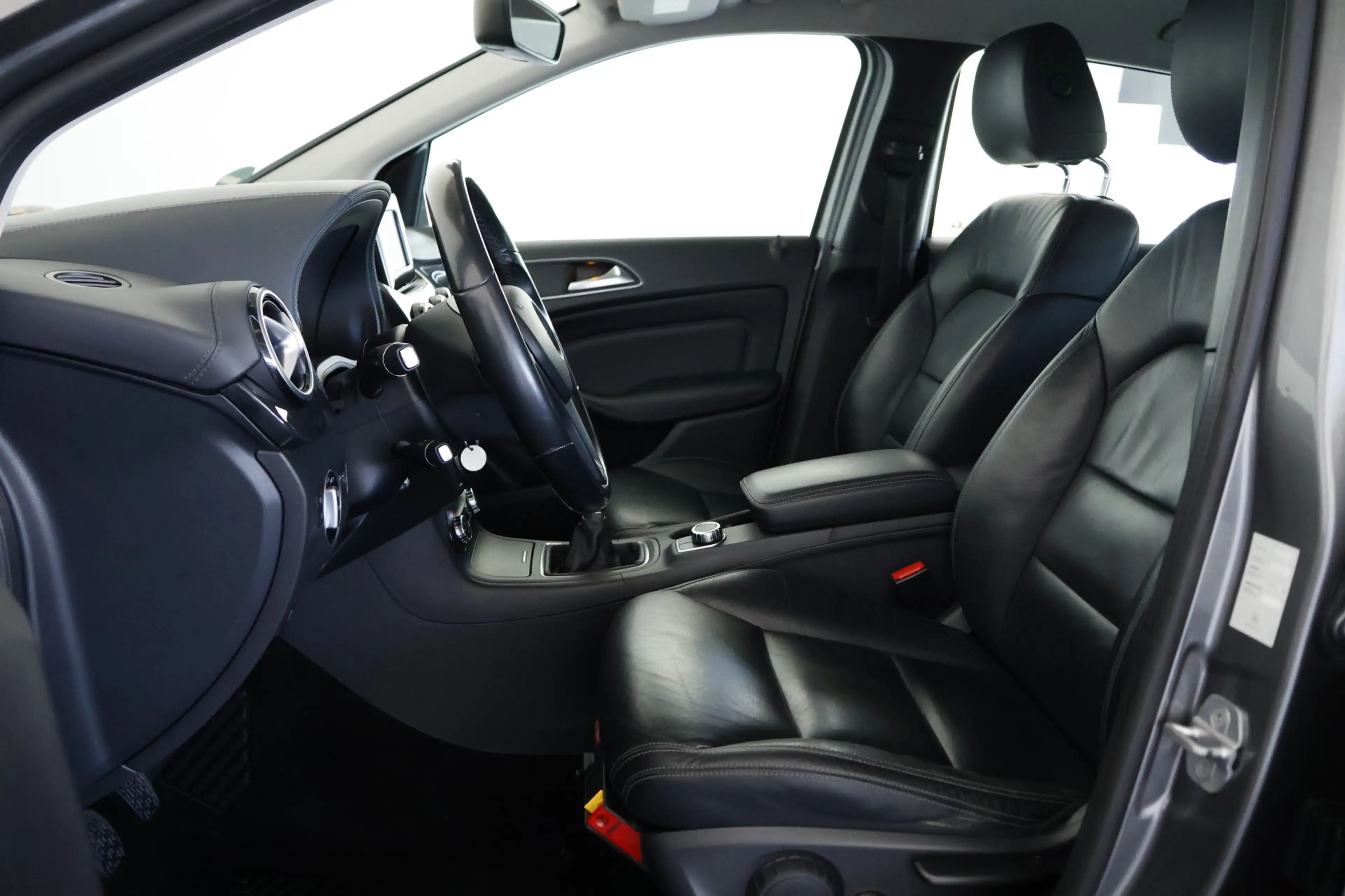 Mercedes-Benz B 180 Prestige / Leder / CarPlay / Trekhaak / Cruisecont — photo 11