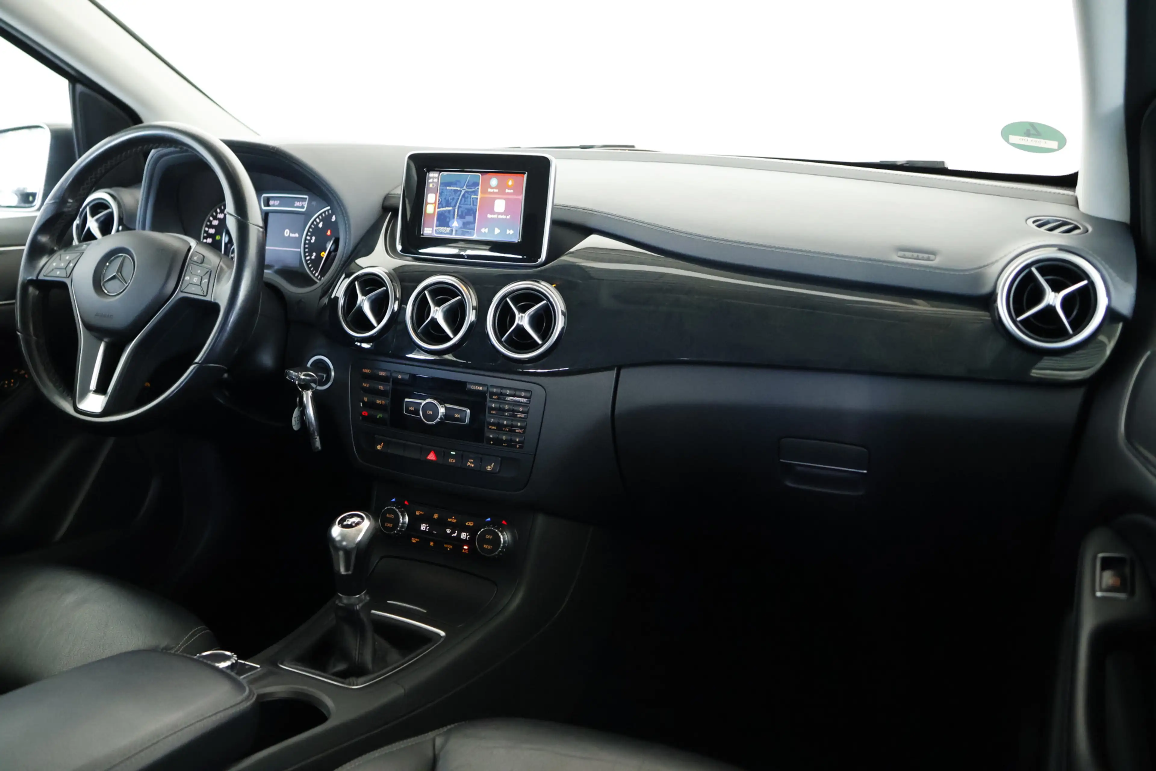 Mercedes-Benz B 180 Prestige / Leder / CarPlay / Trekhaak / Cruisecont — photo 7