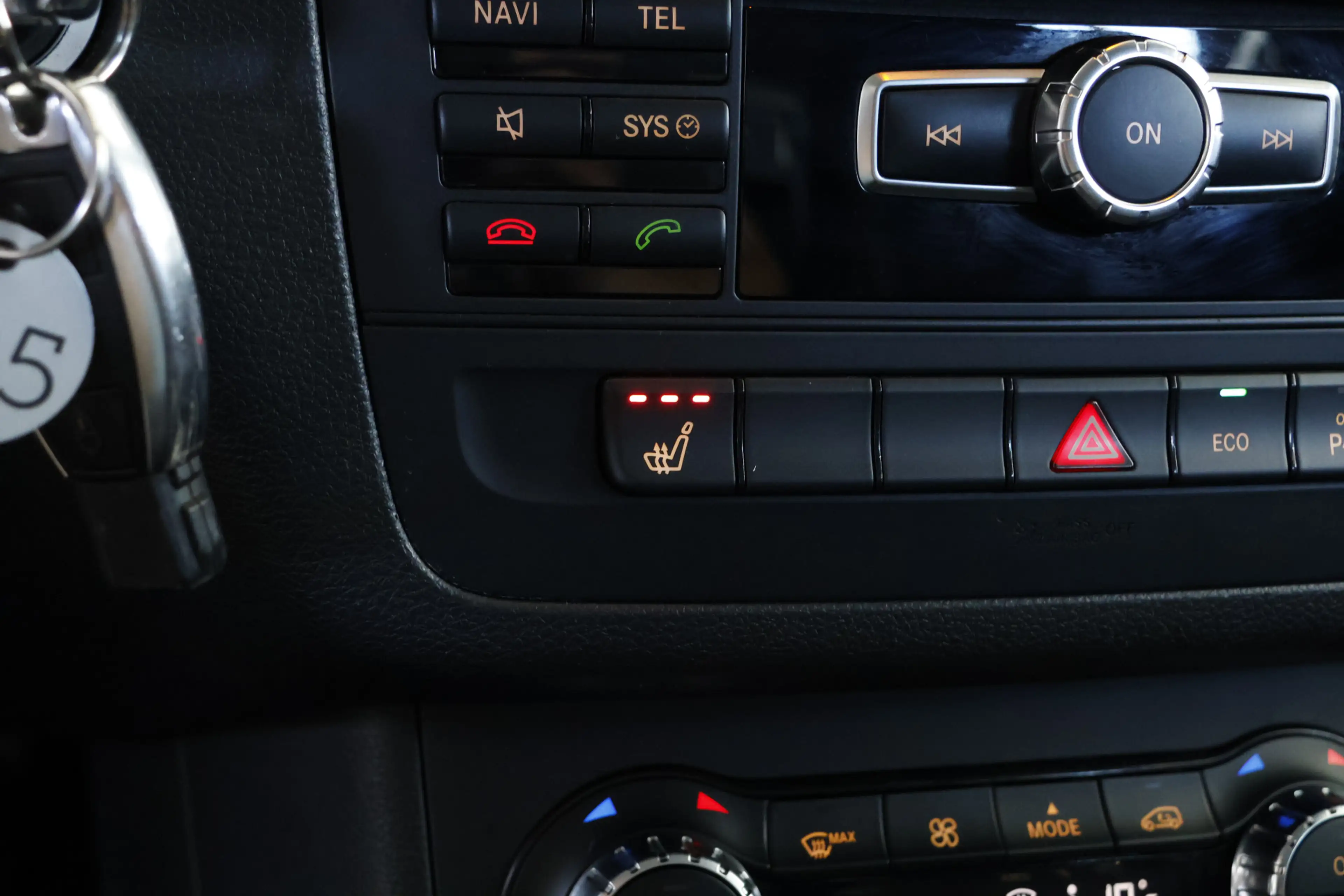 Mercedes-Benz B 180 Prestige / Leder / CarPlay / Trekhaak / Cruisecont — photo 23