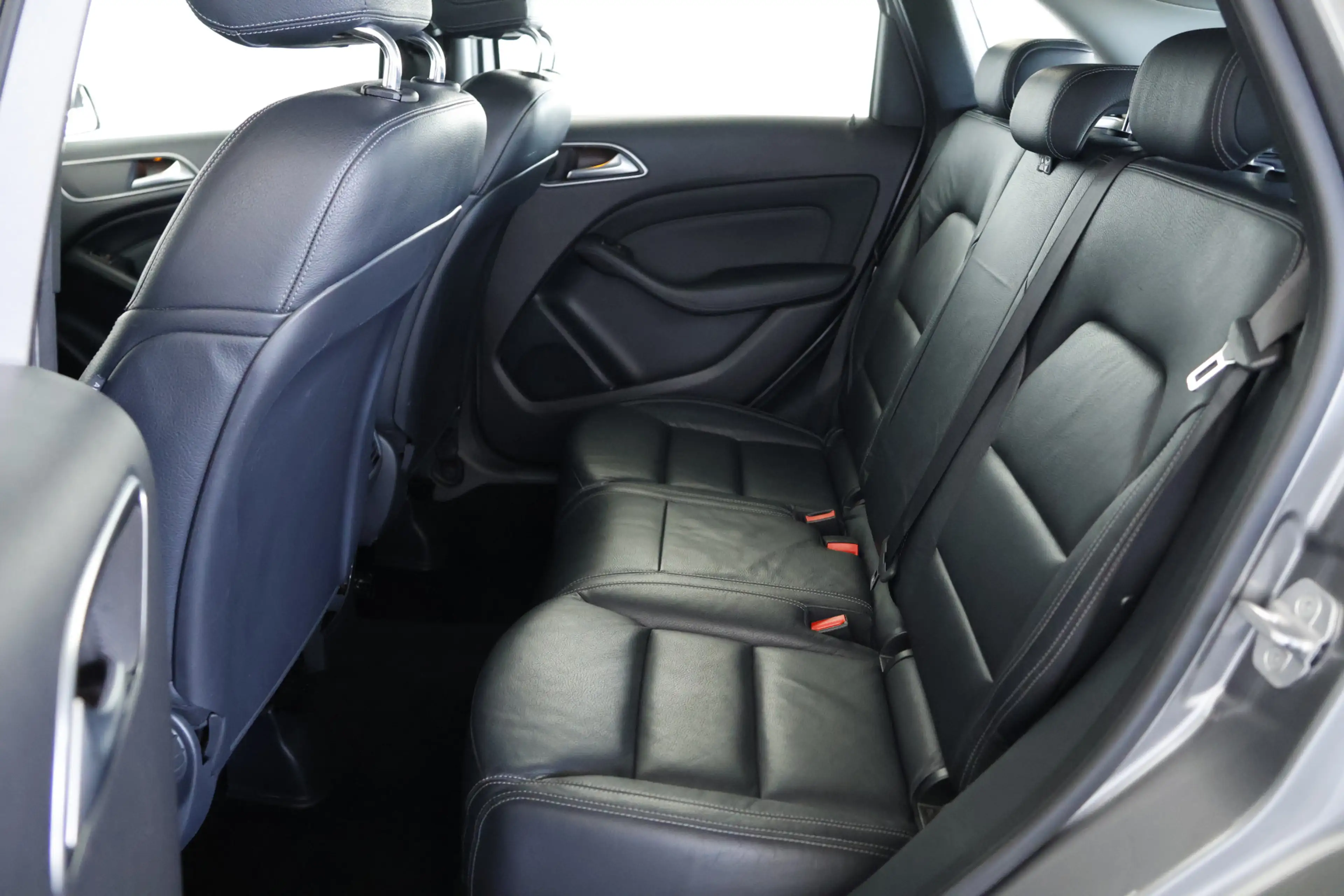 Mercedes-Benz B 180 Prestige / Leder / CarPlay / Trekhaak / Cruisecont — photo 13