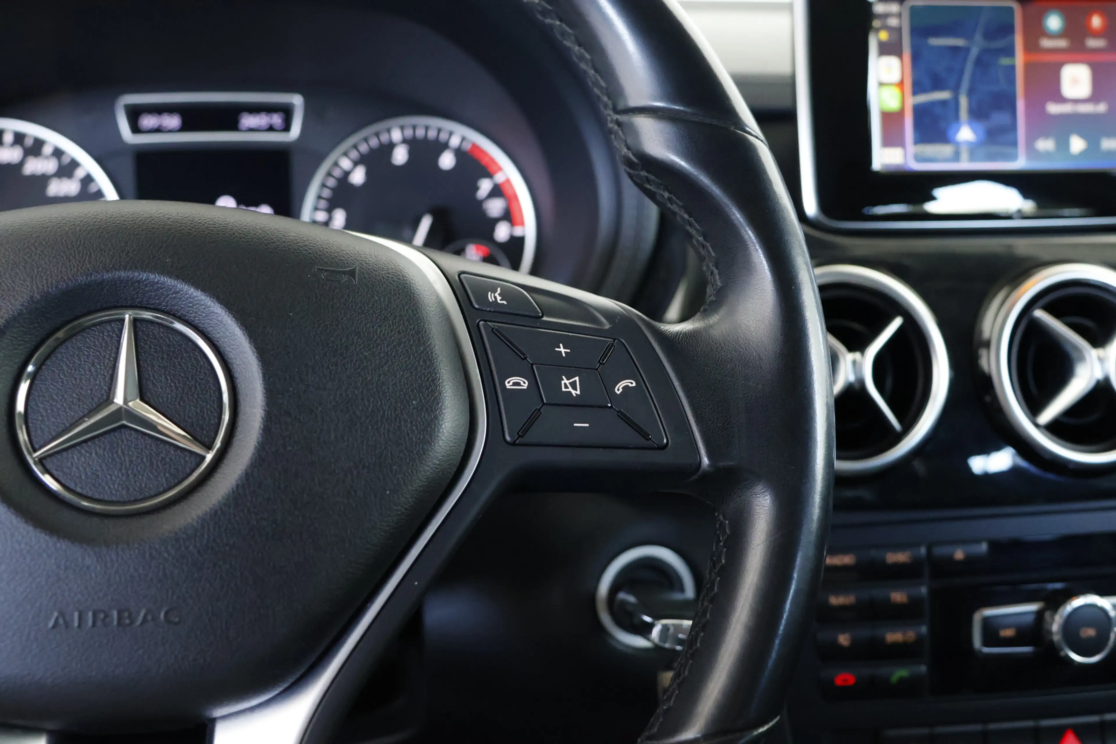 Mercedes-Benz B 180 Prestige / Leder / CarPlay / Trekhaak / Cruisecont — photo 22