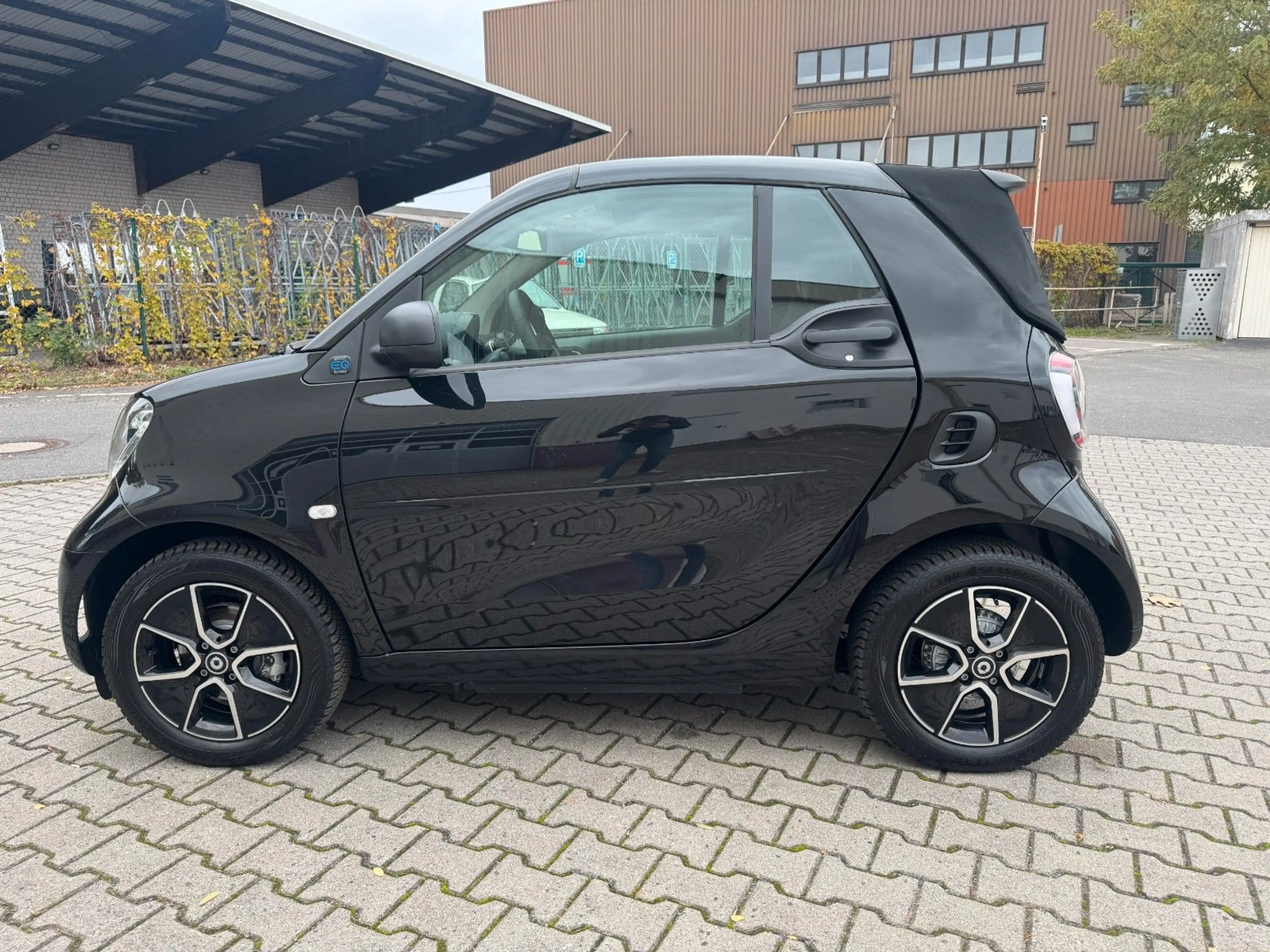 smart forTwo cabrio electric drive / EQ — photo 2