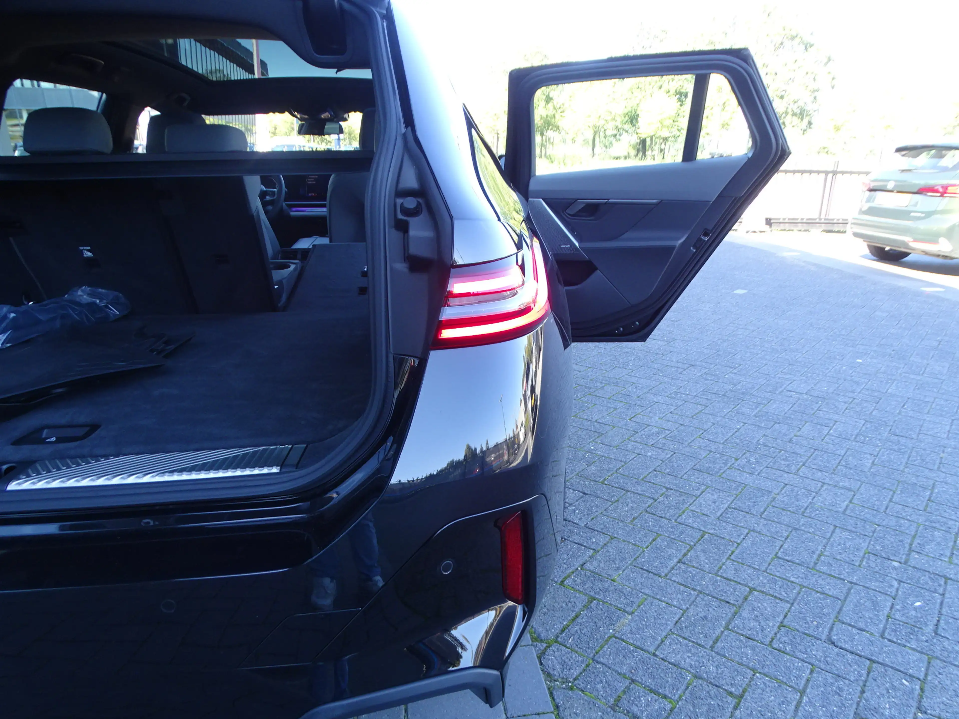 BMW 550 5-serie Touring 550e xDrive M Sport Pro Pano.Dak M — photo 16