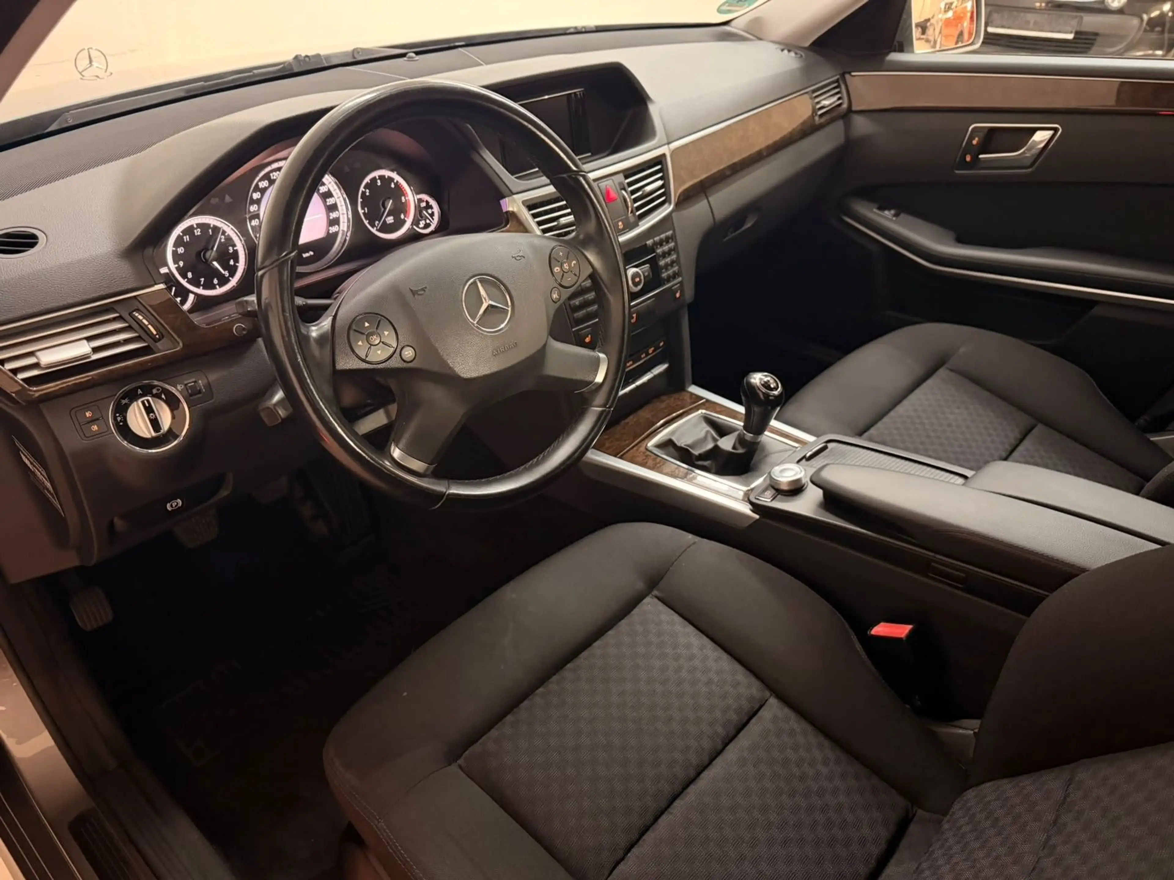 Mercedes-Benz E 220 CDI *2.HAND *TEMPO *SHZ *XNN *TÜV NEU — photo 12